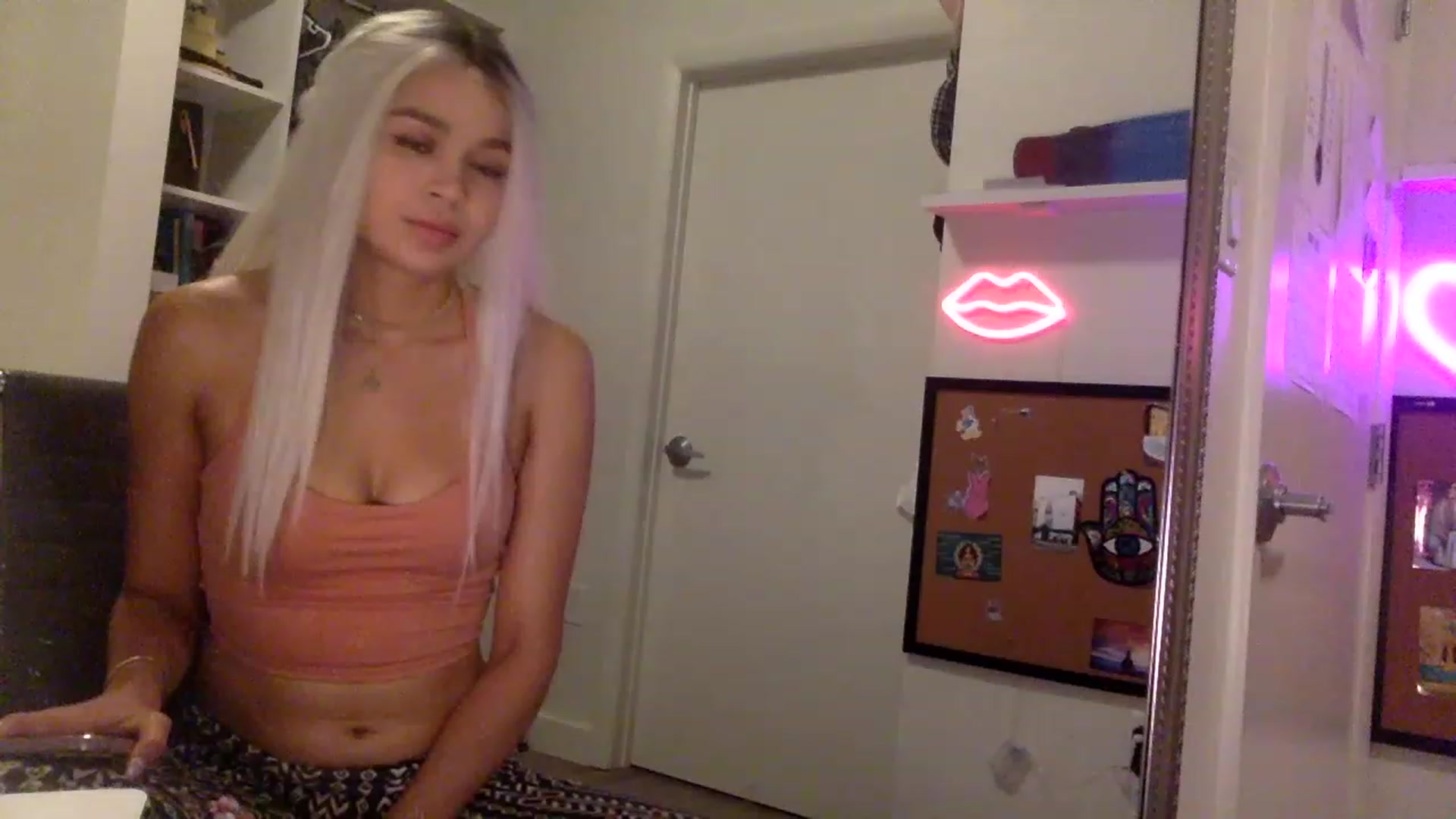 Gallery image thumbnail from sincerelypeny's myfreecams stream on, 06/18/2023, 02:41 image 19 of 20