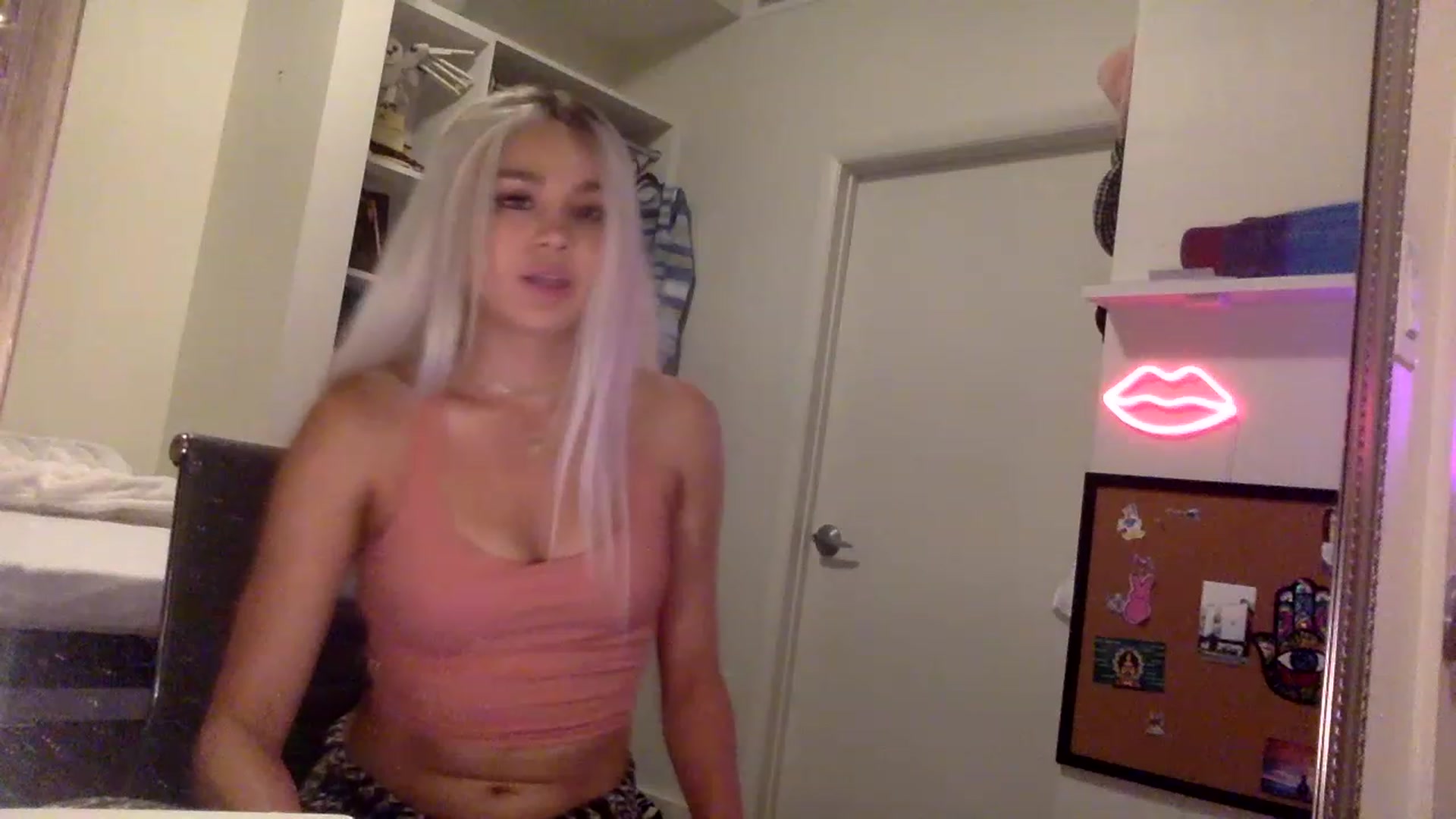 Gallery image thumbnail from sincerelypeny's myfreecams stream on, 06/18/2023, 02:41 image 20 of 20