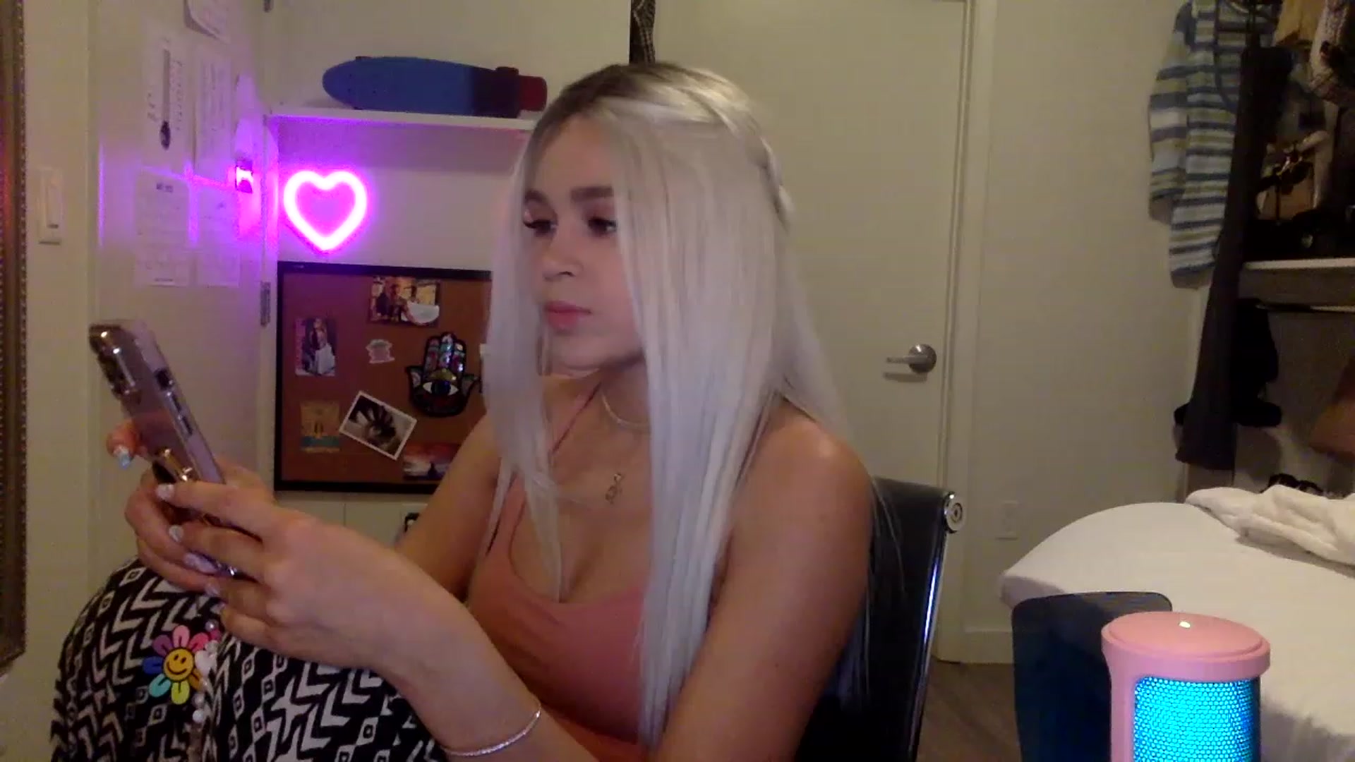 Gallery image thumbnail from sincerelypeny's myfreecams stream on, 06/18/2023, 02:41 image 1 of 20