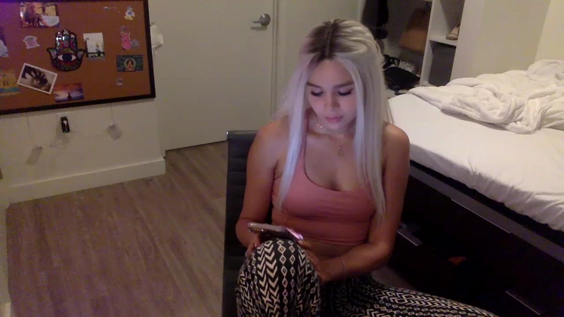 Gallery image thumbnail from sincerelypeny's myfreecams stream on, 06/18/2023, 02:41 image 15 of 20