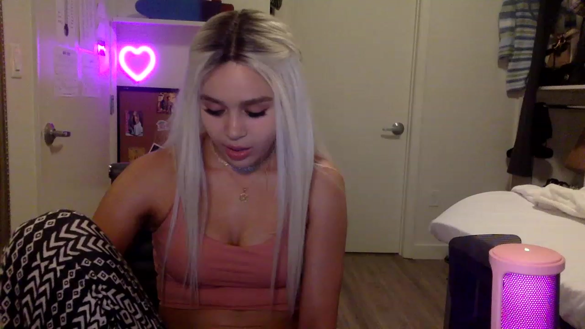 Gallery image thumbnail from sincerelypeny's myfreecams stream on, 06/18/2023, 02:41 image 3 of 20