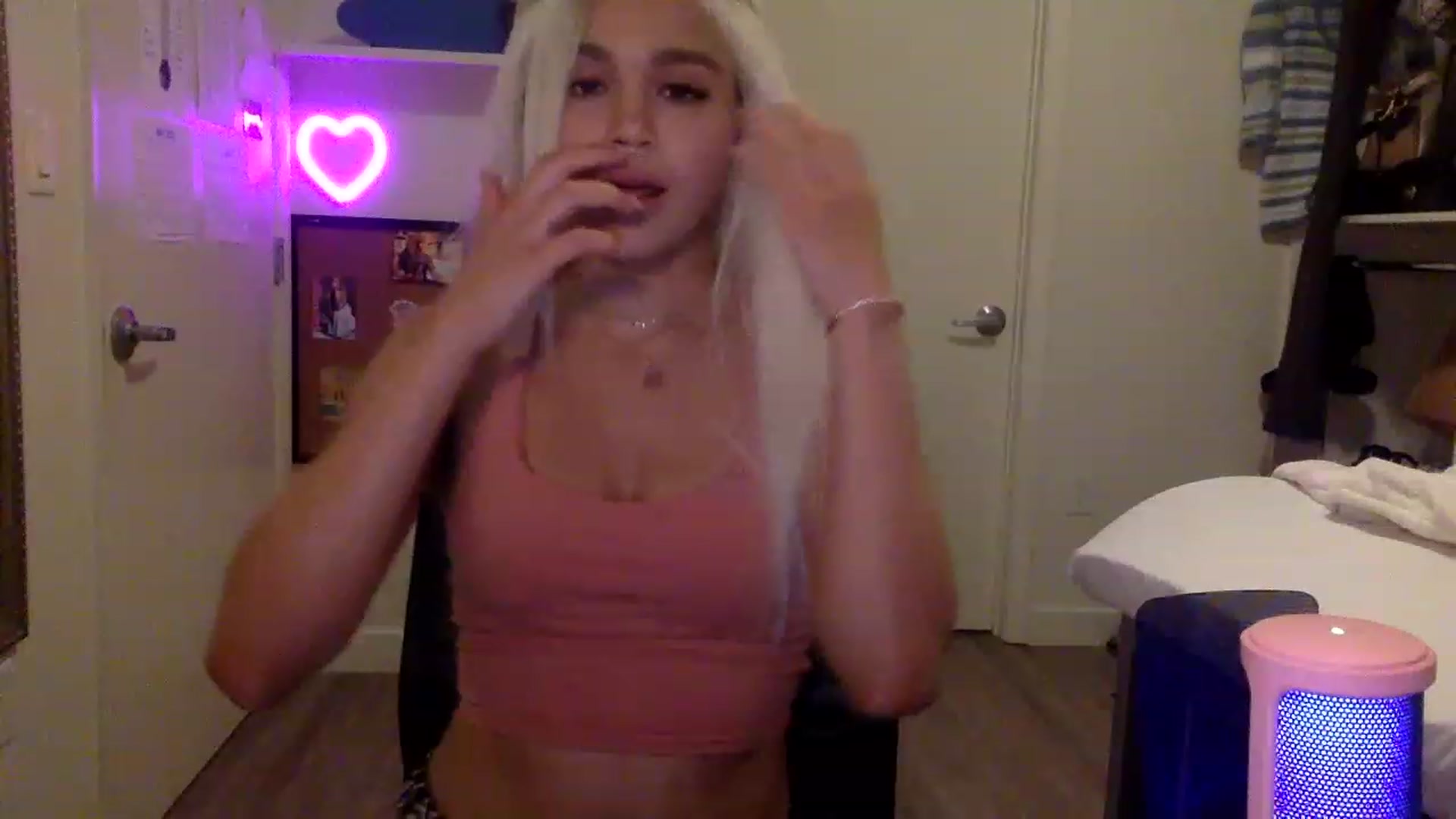 Gallery image thumbnail from sincerelypeny's myfreecams stream on, 06/18/2023, 02:41 image 11 of 20