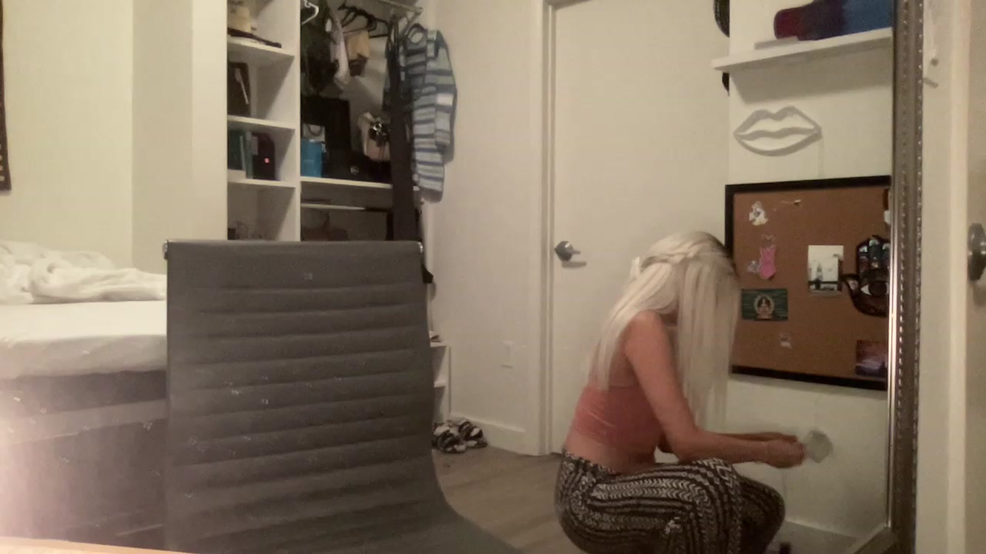 Gallery image thumbnail from sincerelypeny's myfreecams stream on, 06/18/2023, 03:00 image 4 of 20