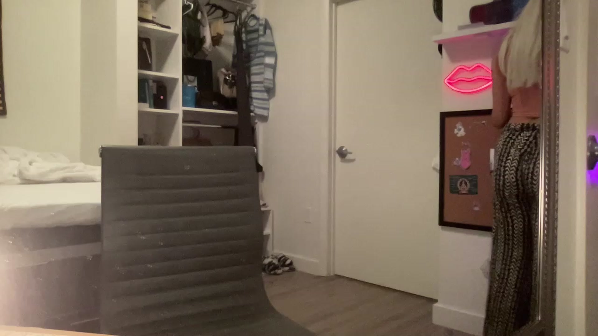 Gallery image thumbnail from sincerelypeny's myfreecams stream on, 06/18/2023, 03:00 image 3 of 20