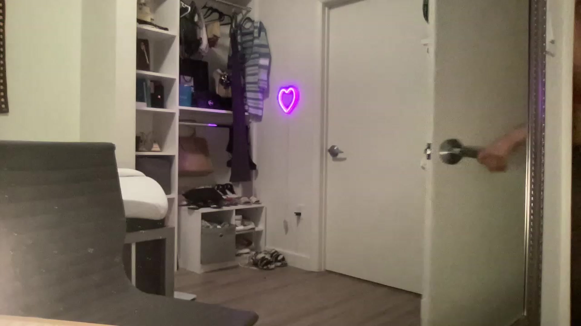 Gallery image thumbnail from sincerelypeny's myfreecams stream on, 06/18/2023, 03:00 image 11 of 20