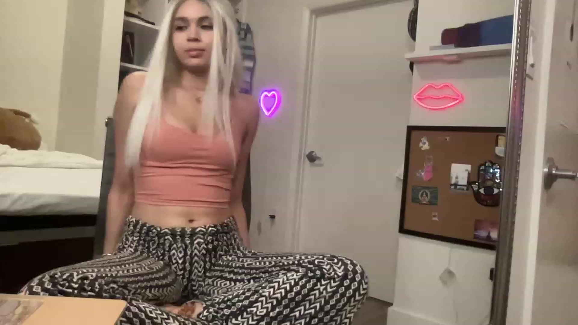 Gallery image thumbnail from sincerelypeny's myfreecams stream on, 06/18/2023, 04:55 image 13 of 20