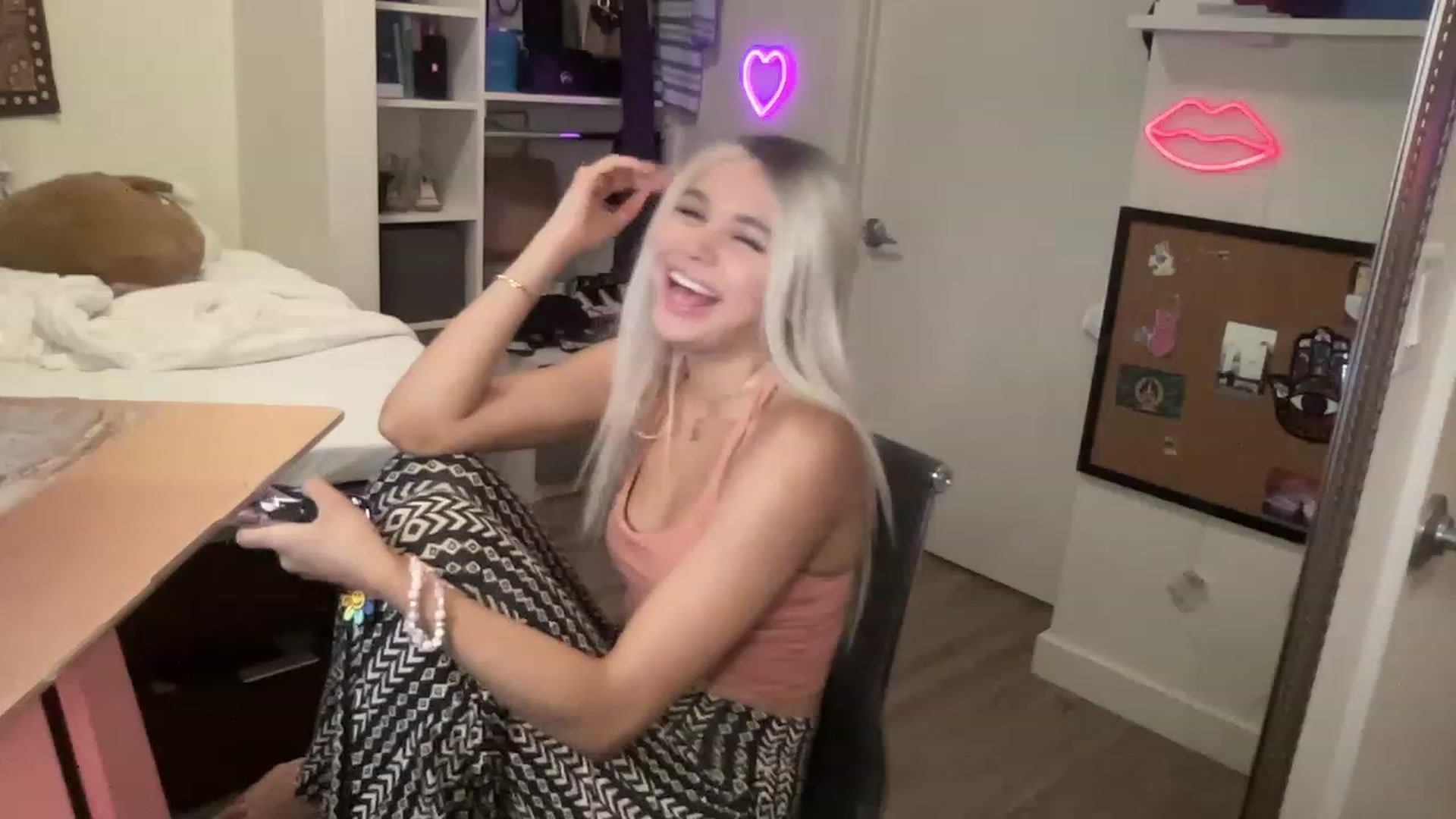 Gallery image thumbnail from sincerelypeny's myfreecams stream on, 06/18/2023, 06:53 image 9 of 20