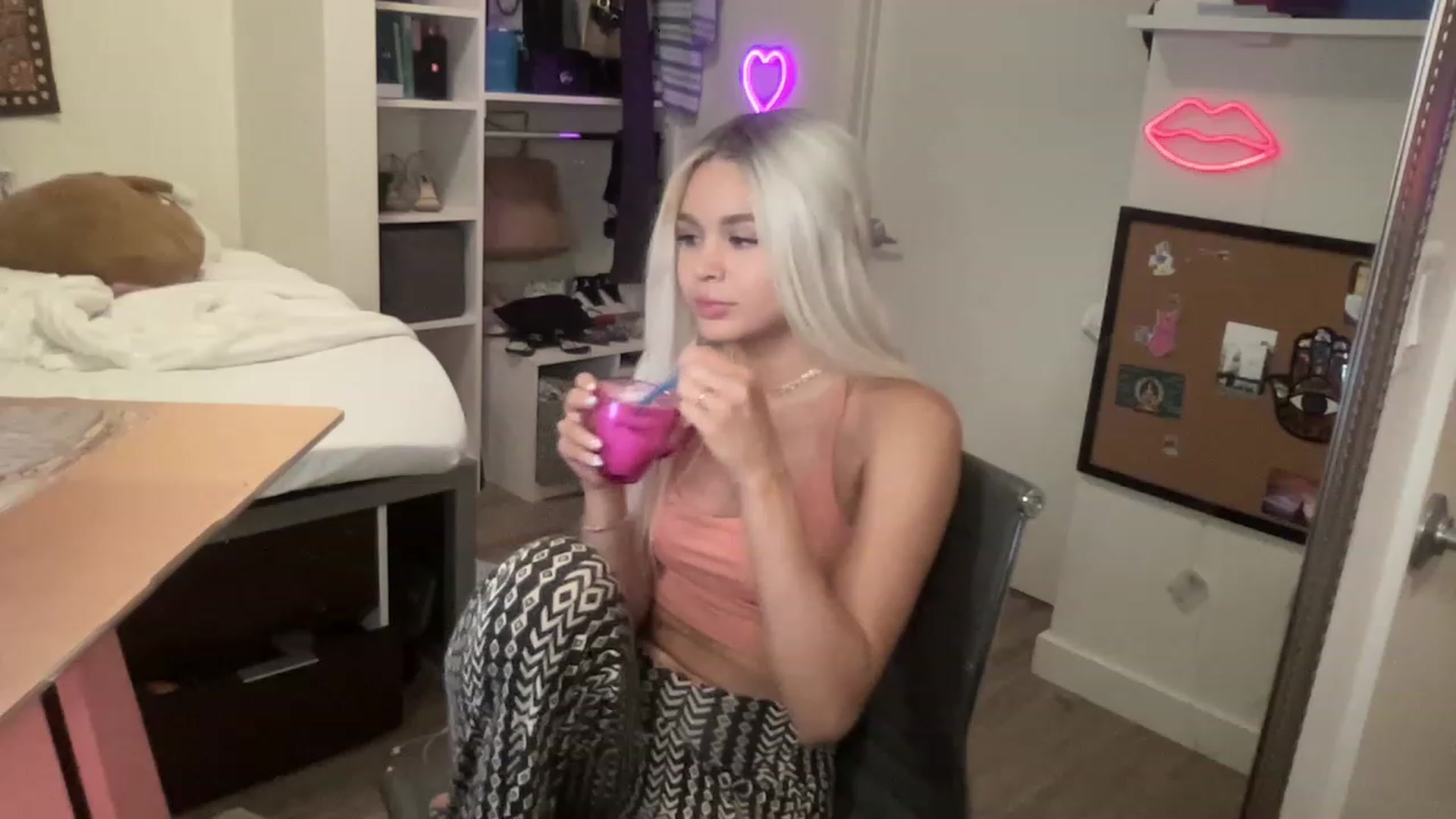 Gallery image thumbnail from sincerelypeny's myfreecams stream on, 06/18/2023, 06:53 image 20 of 20