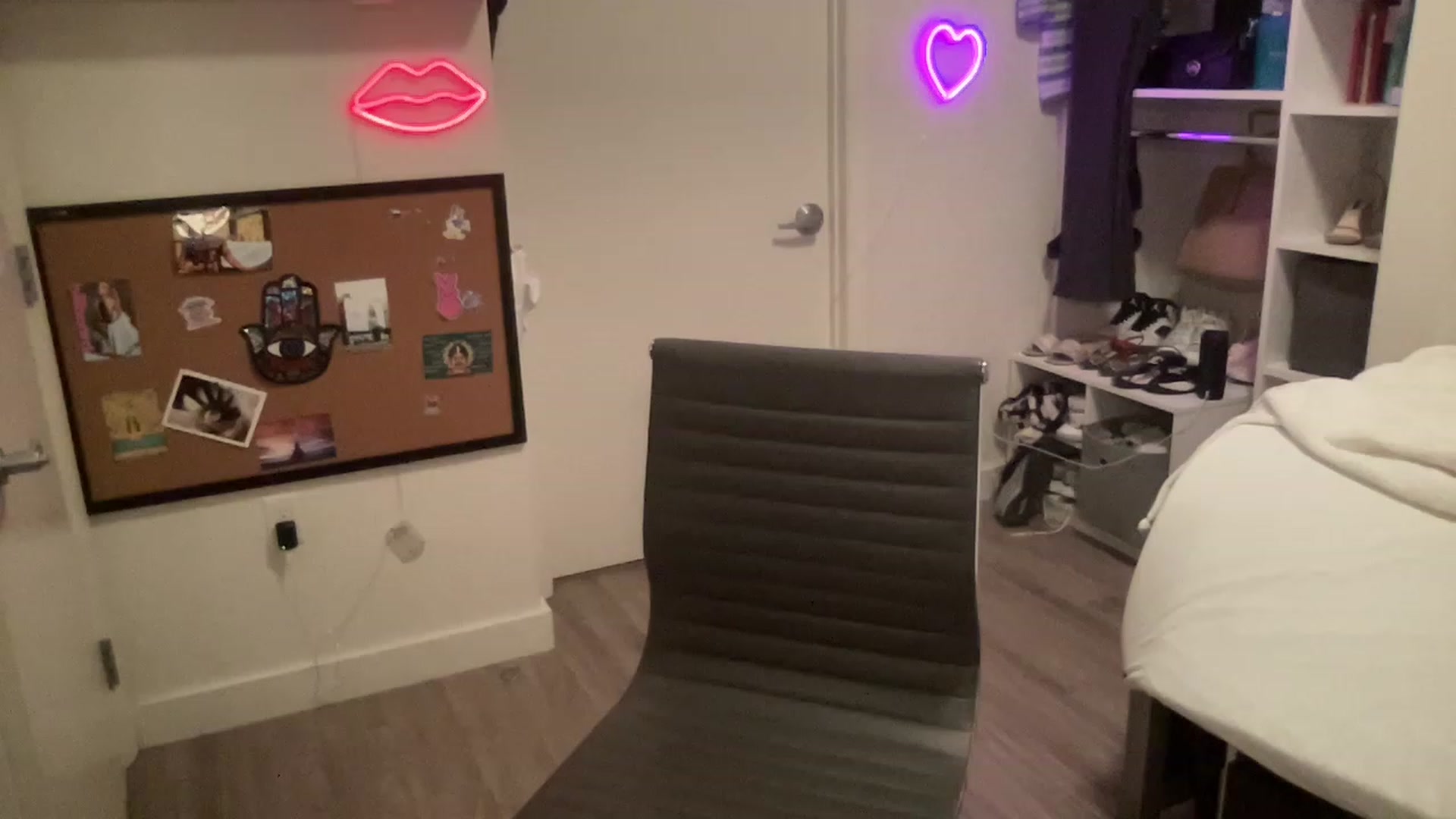 Gallery image thumbnail from sincerelypeny's myfreecams stream on, 06/20/2023, 05:16 image 9 of 20