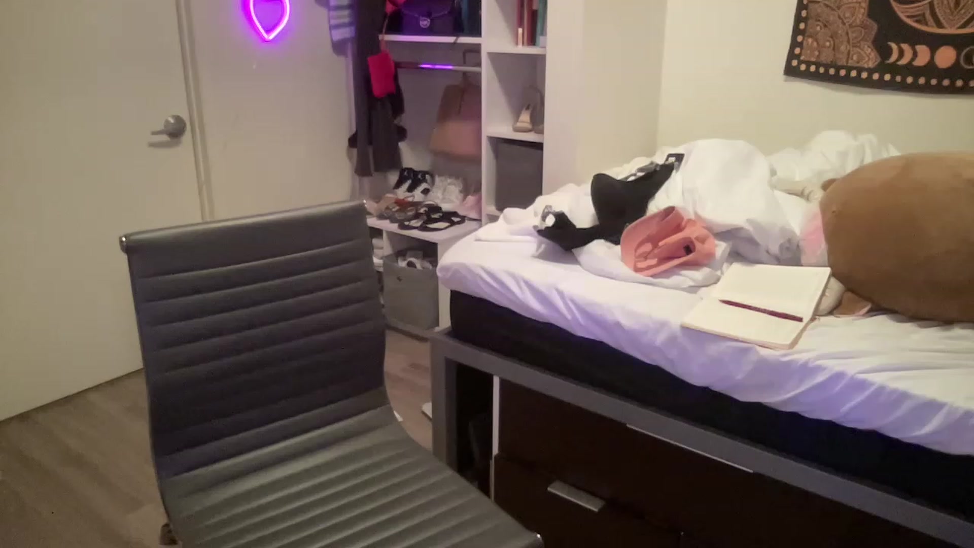 Gallery image thumbnail from sincerelypeny's myfreecams stream on, 06/21/2023, 05:02 image 14 of 20