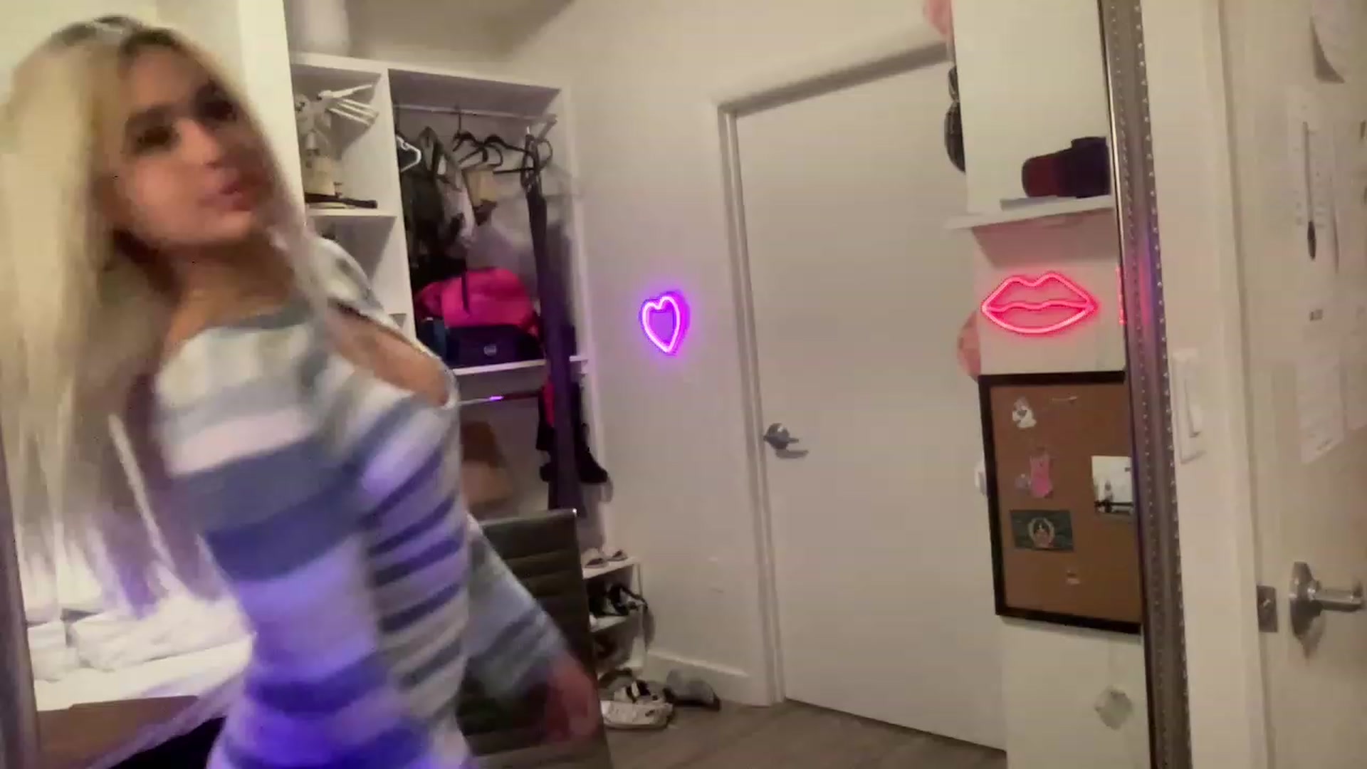 Gallery image thumbnail from sincerelypeny's myfreecams stream on, 06/21/2023, 05:25 image 12 of 20