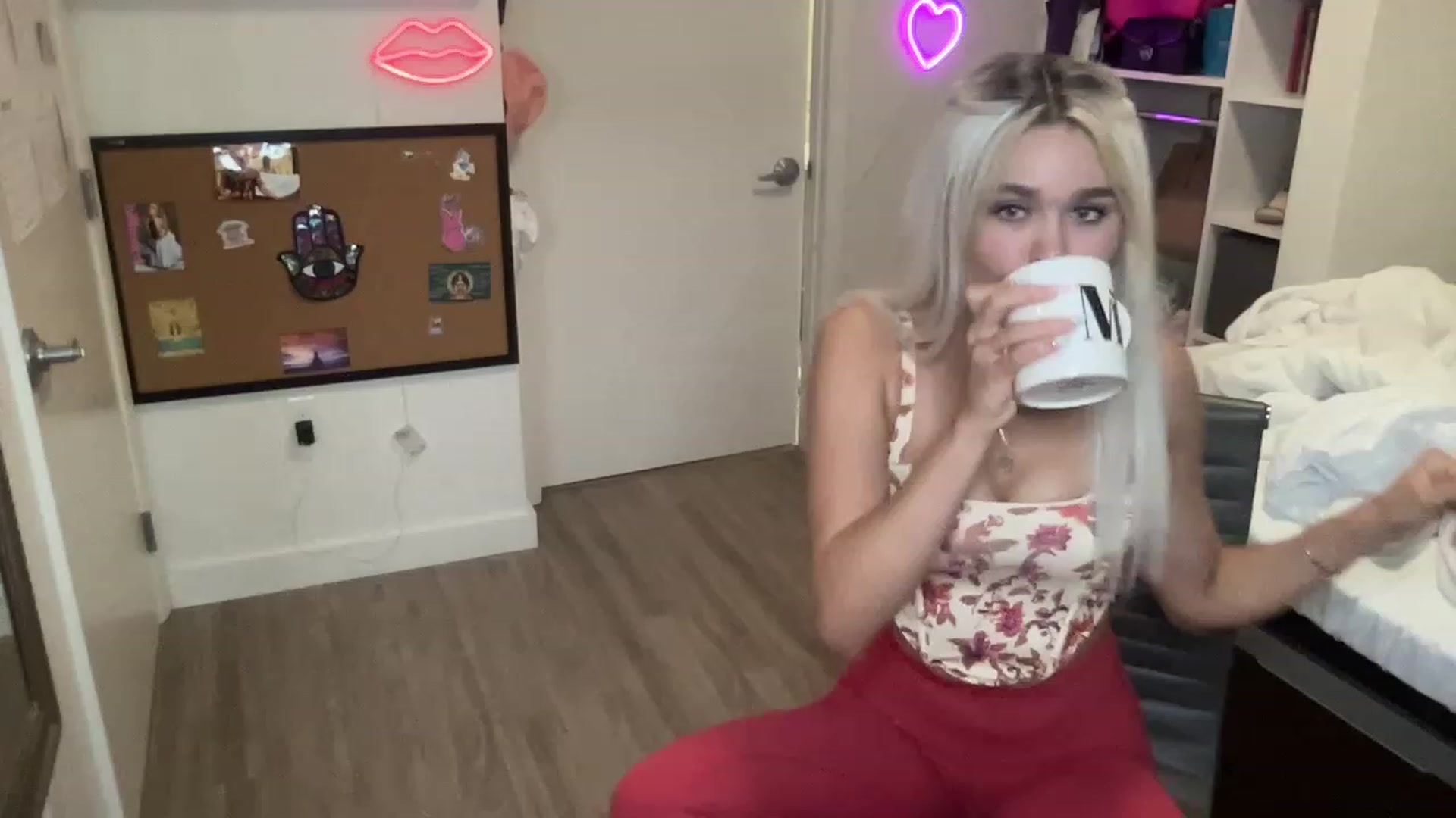 Gallery image thumbnail from sincerelypeny's myfreecams stream on, 06/26/2023, 19:14 image 11 of 20