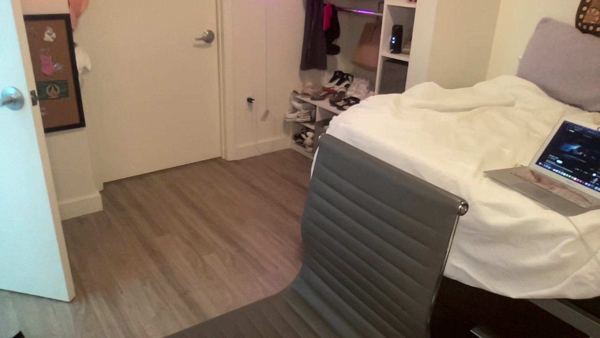 Gallery image thumbnail from sincerelypeny's myfreecams stream on, 06/28/2023, 22:11 image 16 of 20