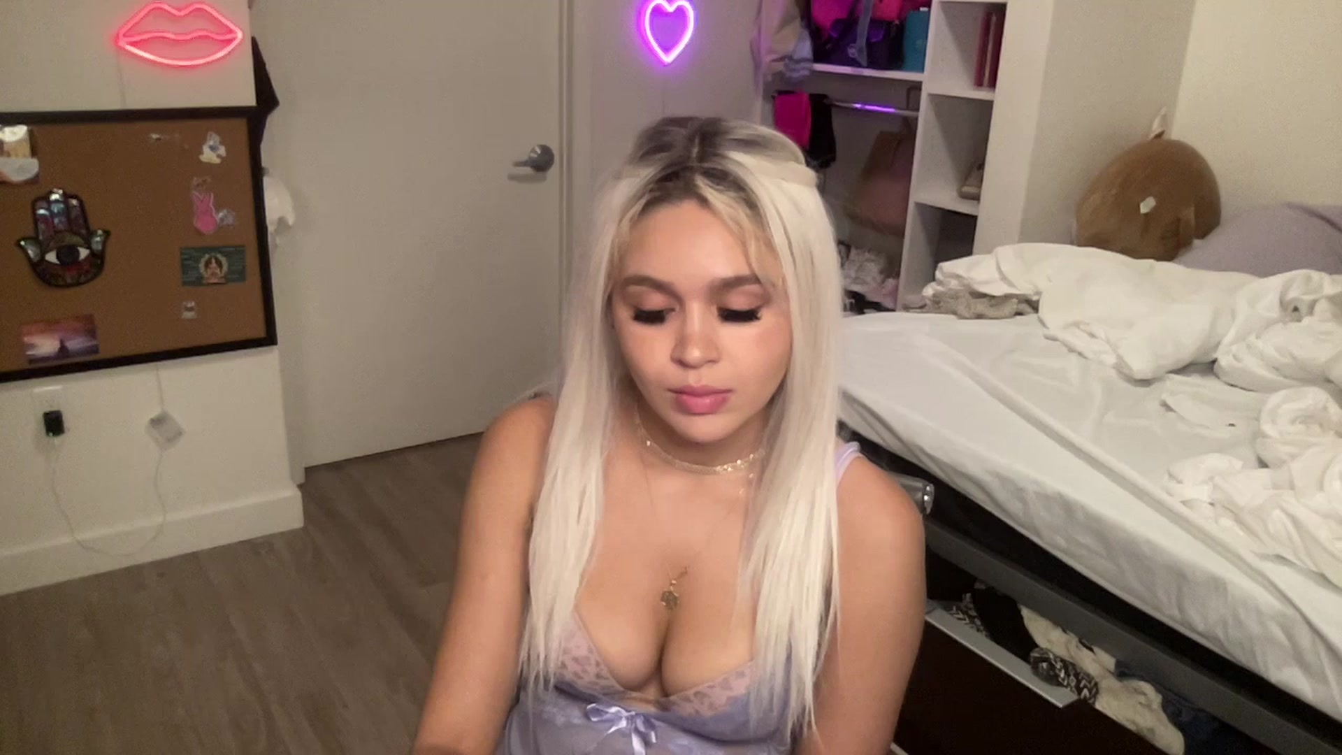 Gallery image thumbnail from sincerelypeny's myfreecams stream on, 07/05/2023, 01:53 image 12 of 20