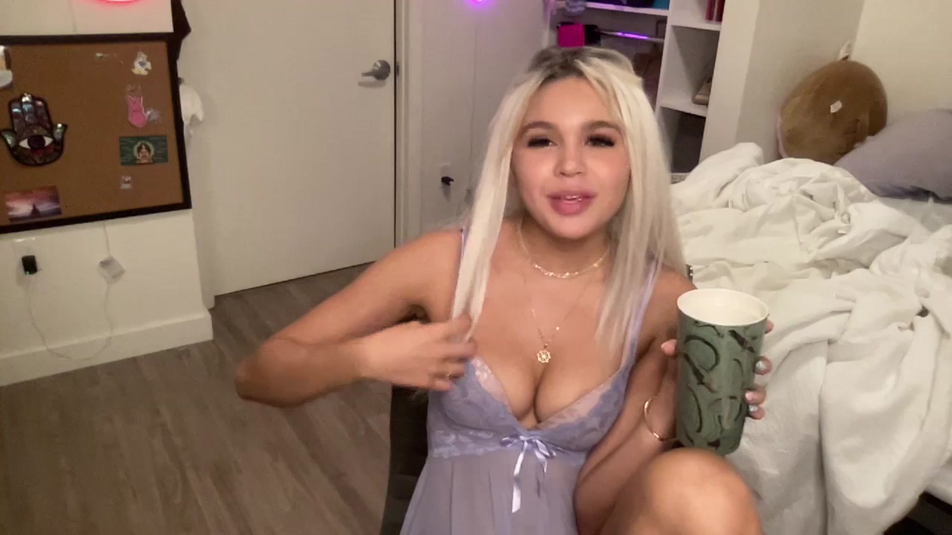 Gallery image thumbnail from sincerelypeny's myfreecams stream on, 07/05/2023, 04:13 image 2 of 20