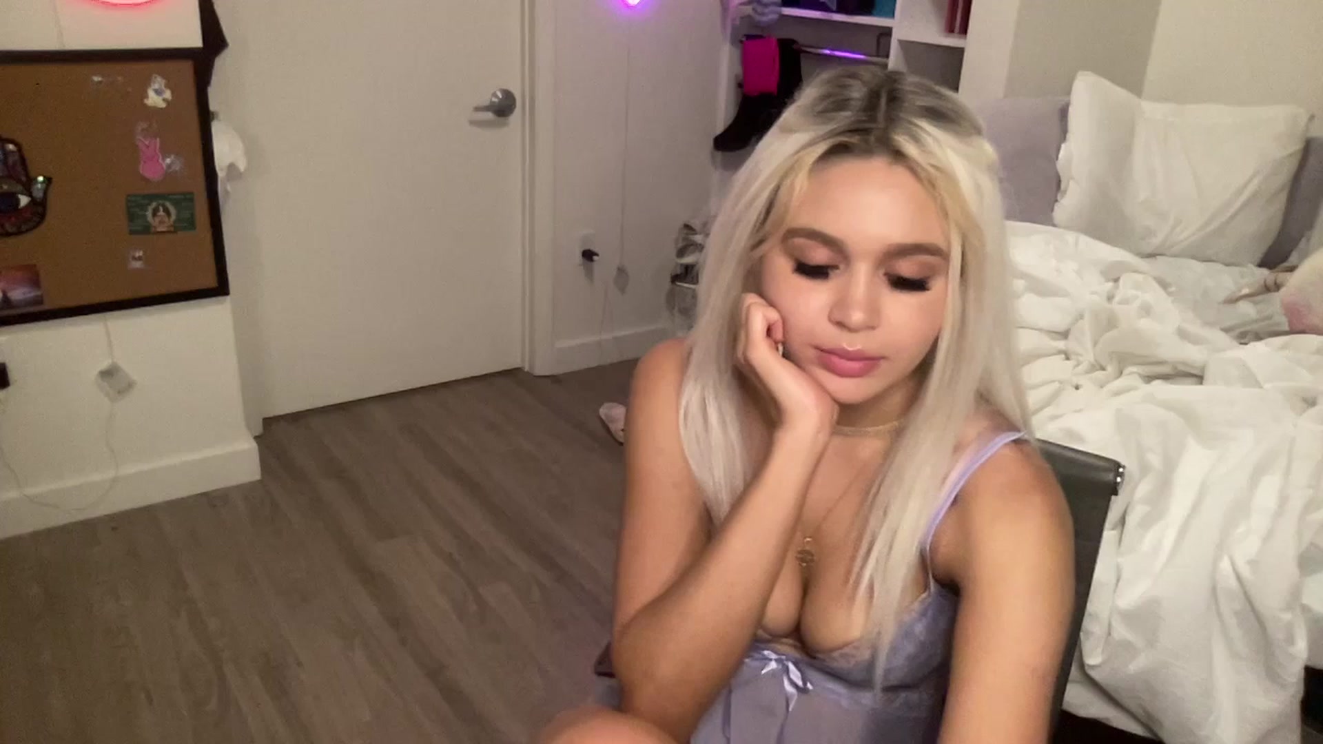 Gallery image thumbnail from sincerelypeny's myfreecams stream on, 07/05/2023, 06:37 image 5 of 20