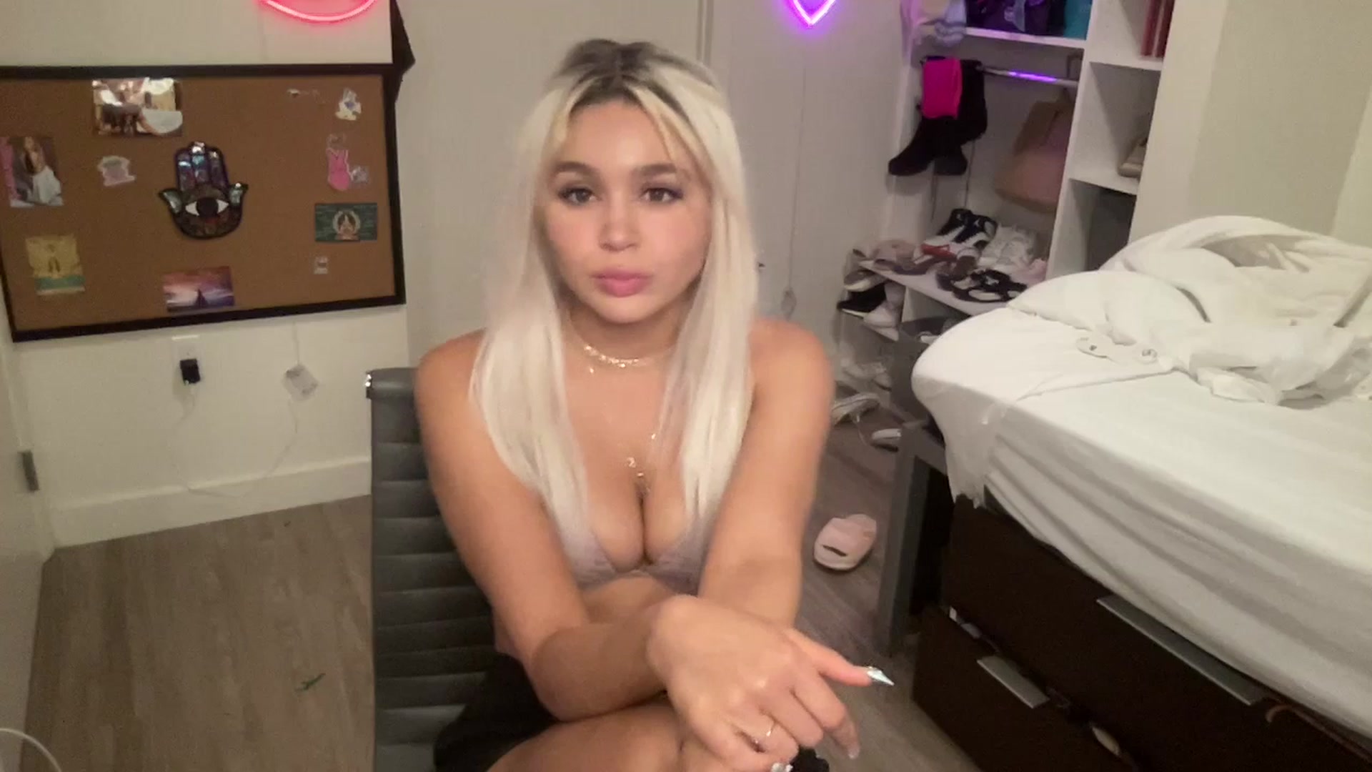 Gallery image thumbnail from sincerelypeny's myfreecams stream on, 07/06/2023, 02:14 image 2 of 20