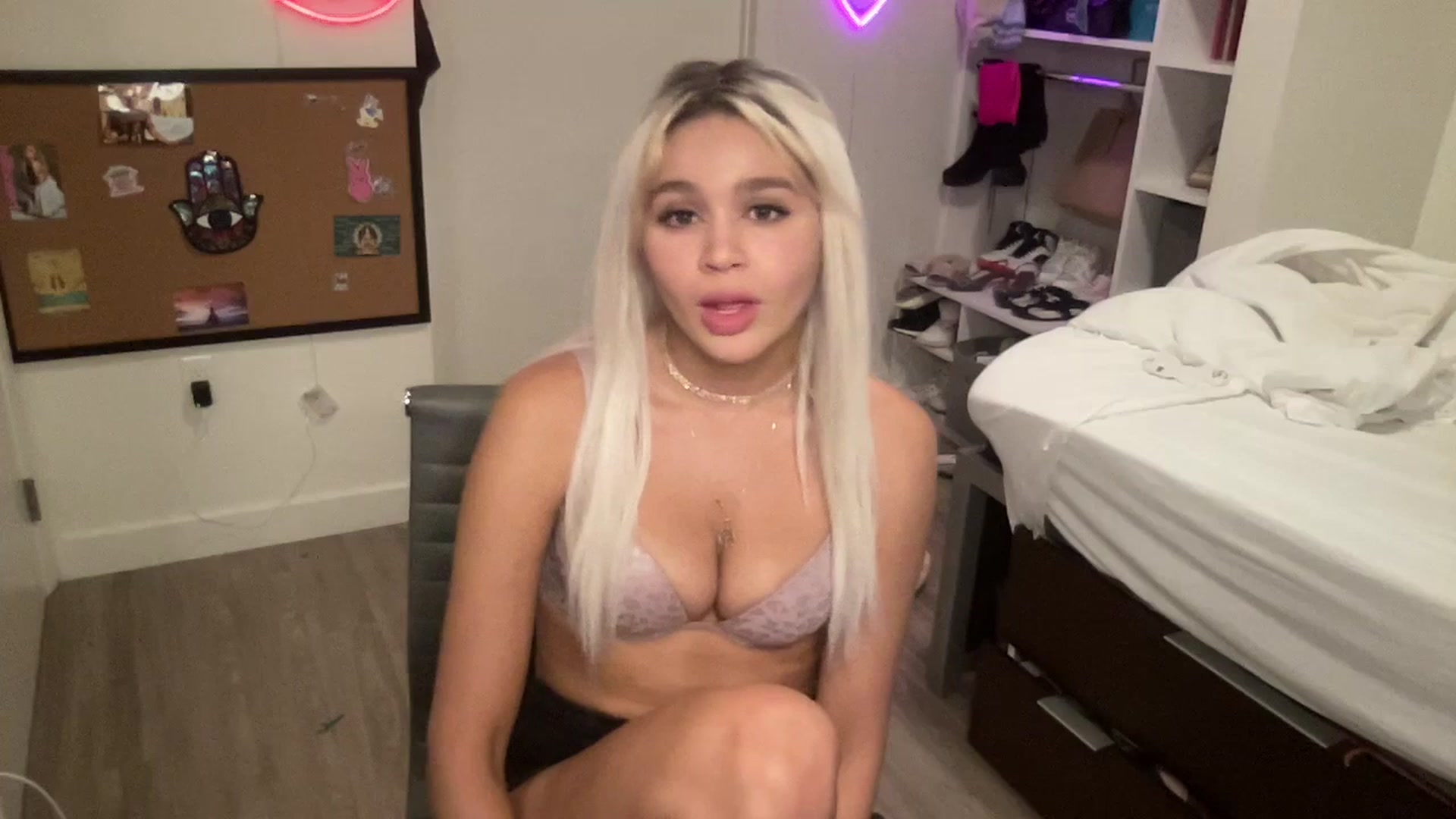 Gallery image thumbnail from sincerelypeny's myfreecams stream on, 07/06/2023, 02:14 image 7 of 20