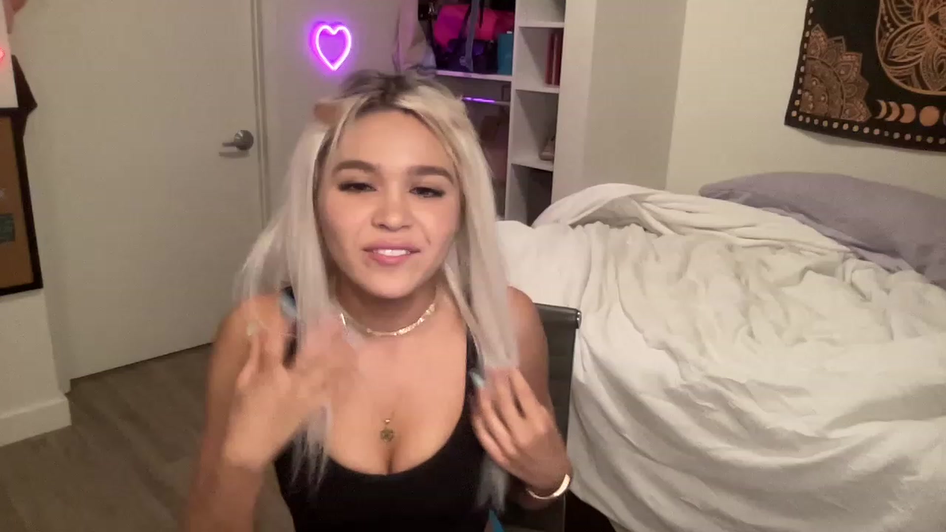 Gallery image thumbnail from sincerelypeny's myfreecams stream on, 07/06/2023, 06:23 image 15 of 20