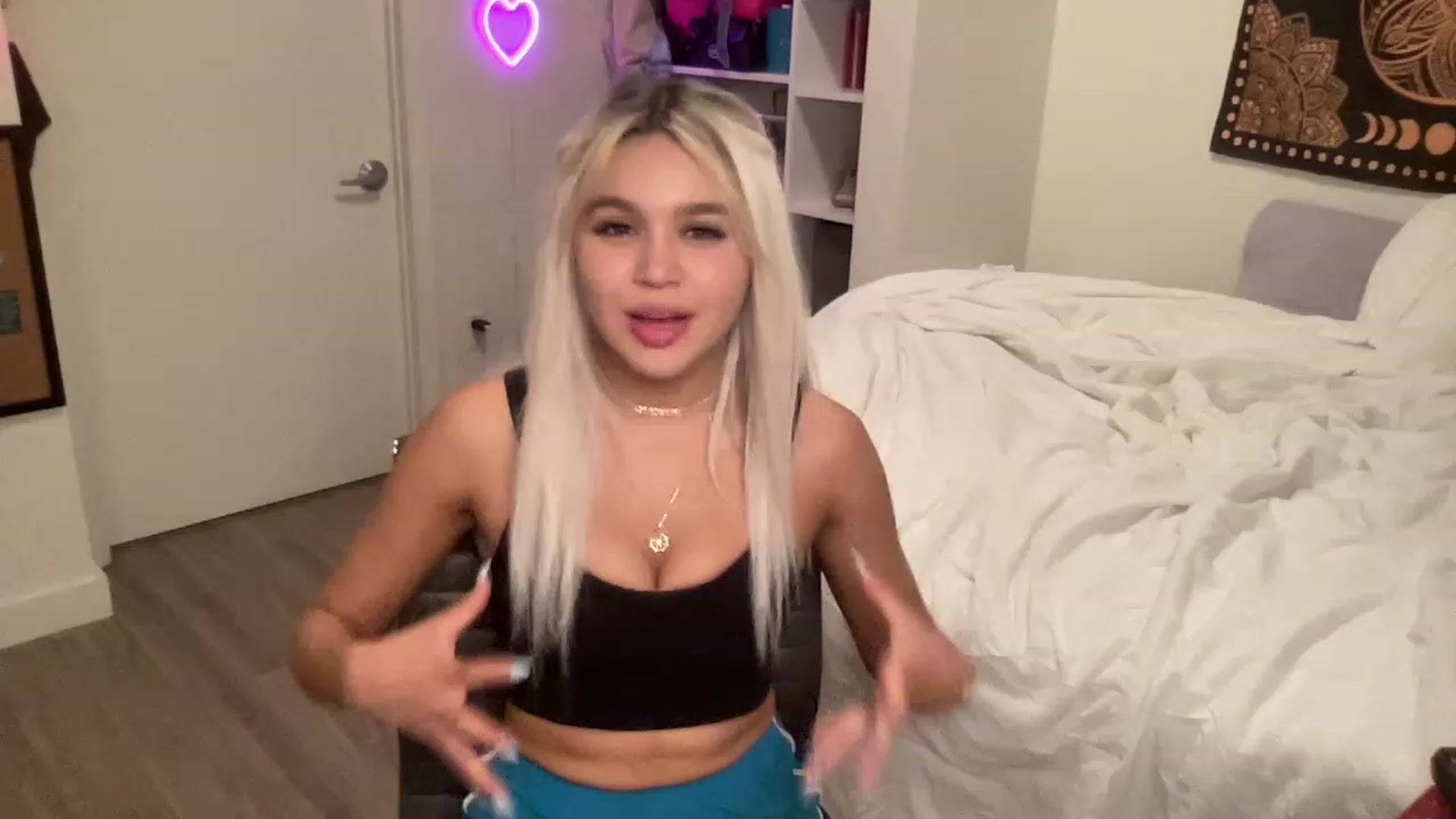 Gallery image thumbnail from sincerelypeny's myfreecams stream on, 07/06/2023, 08:08 image 10 of 20