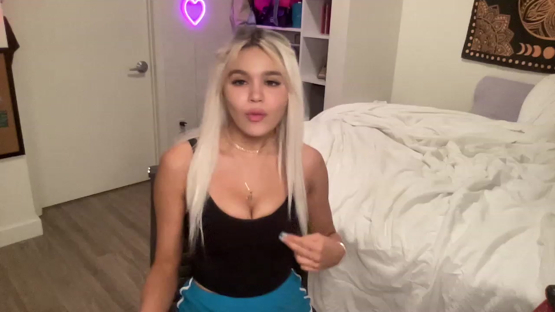 Gallery image thumbnail from sincerelypeny's myfreecams stream on, 07/06/2023, 08:08 image 12 of 20
