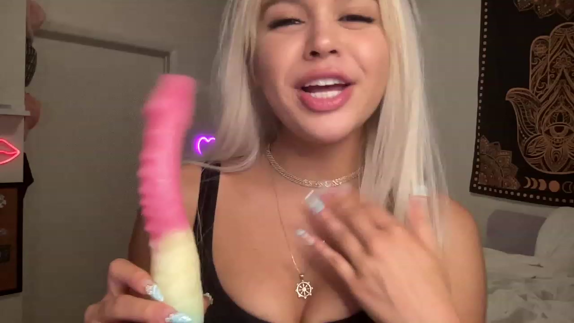 Gallery image thumbnail from sincerelypeny's myfreecams stream on, 07/06/2023, 08:08 image 18 of 20