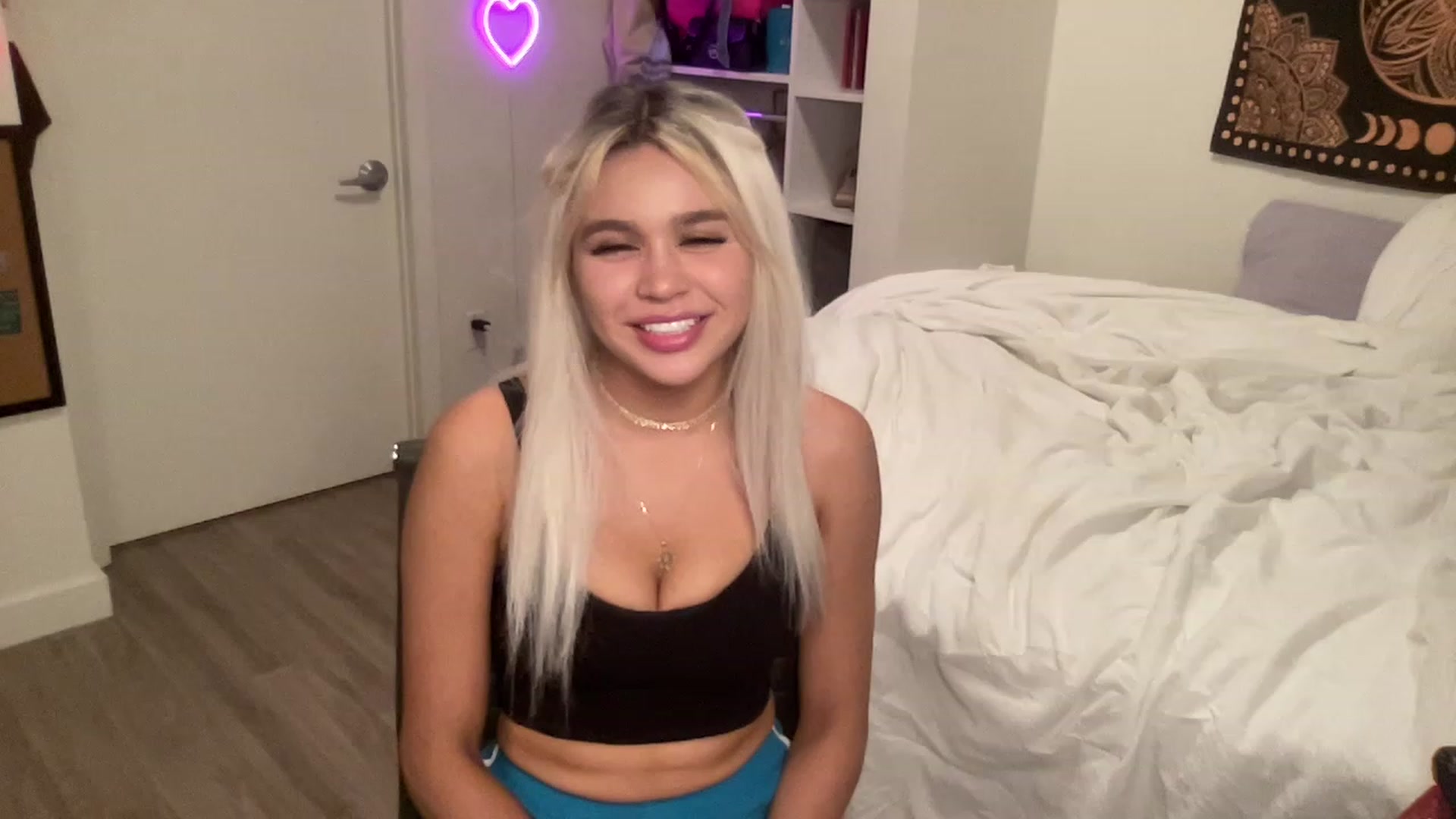 Gallery image thumbnail from sincerelypeny's myfreecams stream on, 07/06/2023, 08:08 image 9 of 20