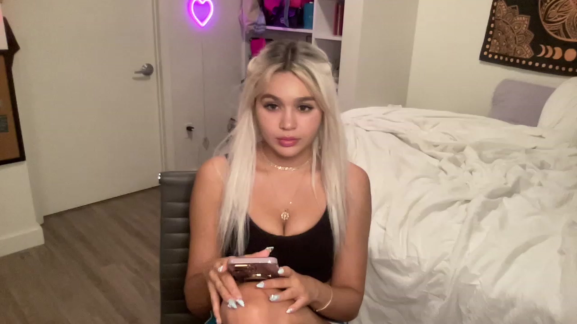 Gallery image thumbnail from sincerelypeny's myfreecams stream on, 07/06/2023, 08:08 image 2 of 20