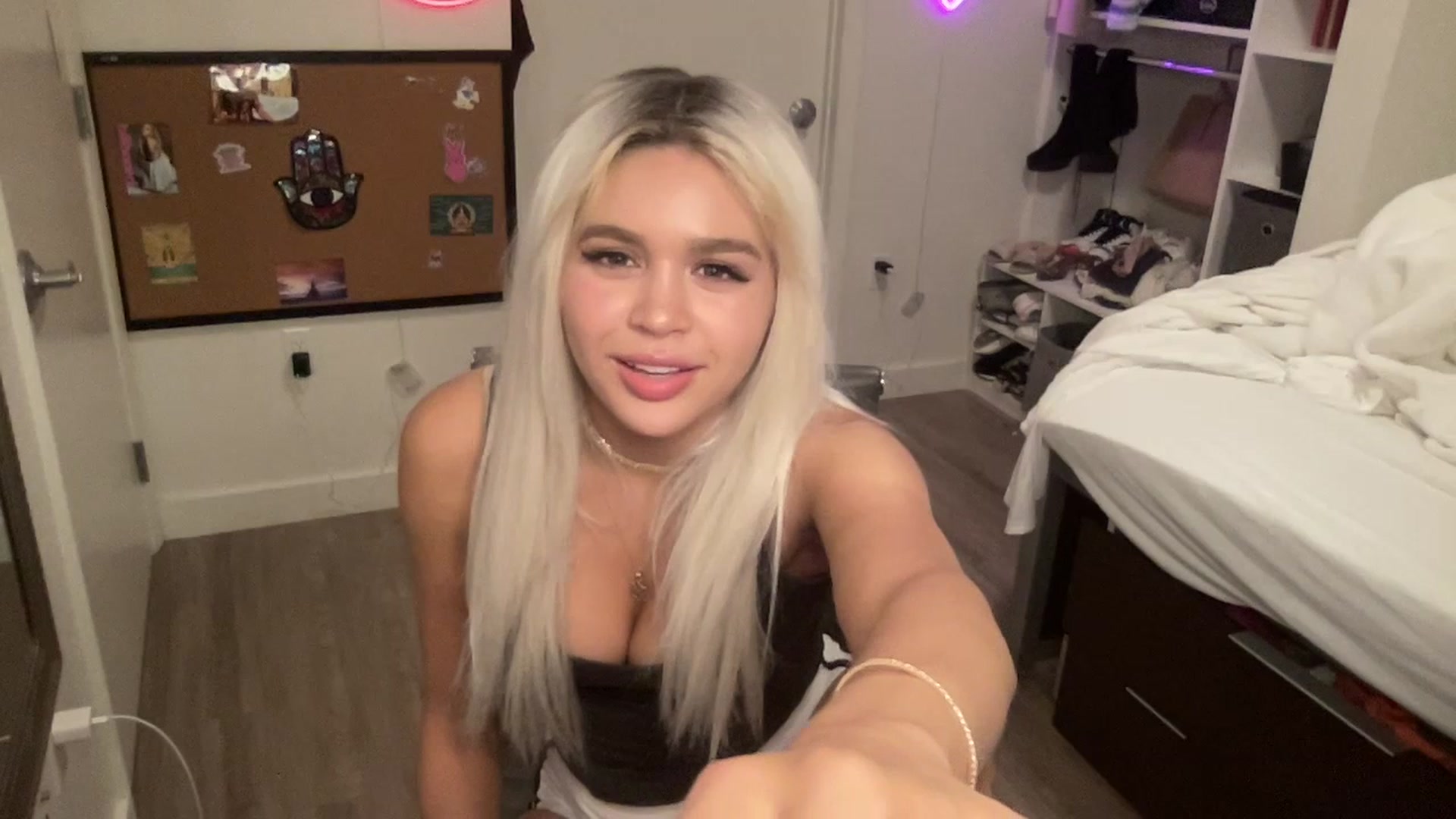 Gallery image thumbnail from sincerelypeny's myfreecams stream on, 07/10/2023, 02:04 image 13 of 20