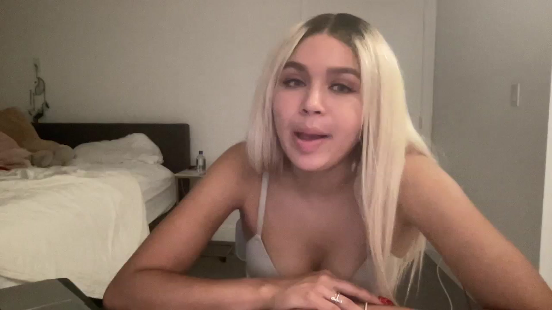 Gallery image thumbnail from sincerelypeny's myfreecams stream on, 08/14/2023, 01:06 image 14 of 20