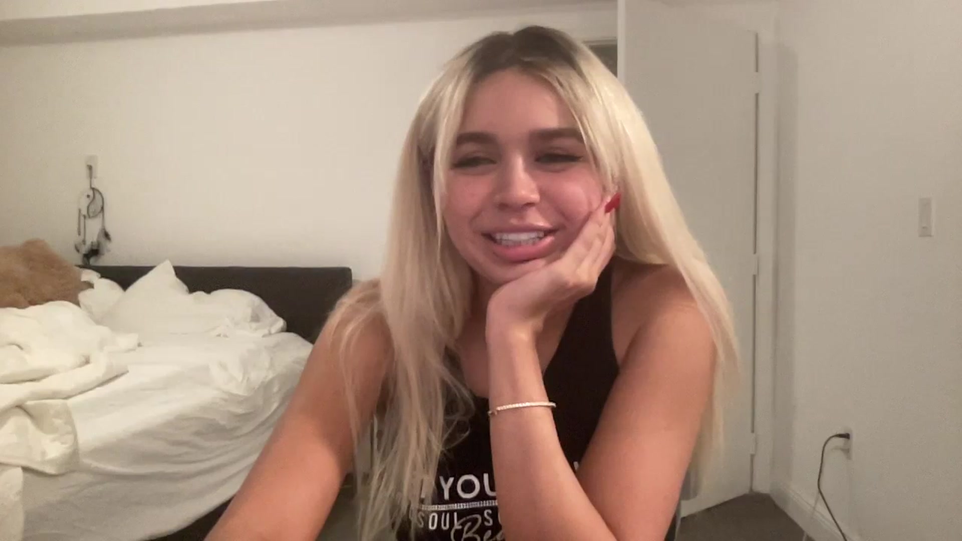 Gallery image thumbnail from sincerelypeny's myfreecams stream on, 08/17/2023, 02:15 image 8 of 20