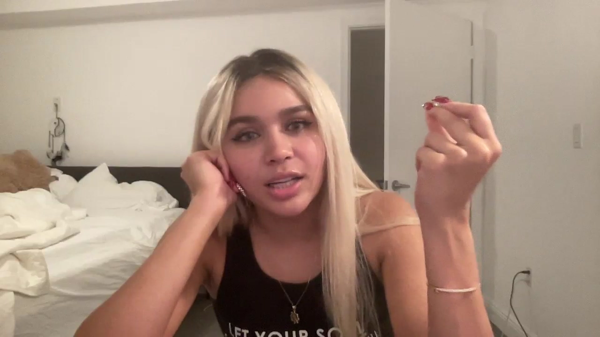 Gallery image thumbnail from sincerelypeny's myfreecams stream on, 08/17/2023, 02:15 image 10 of 20