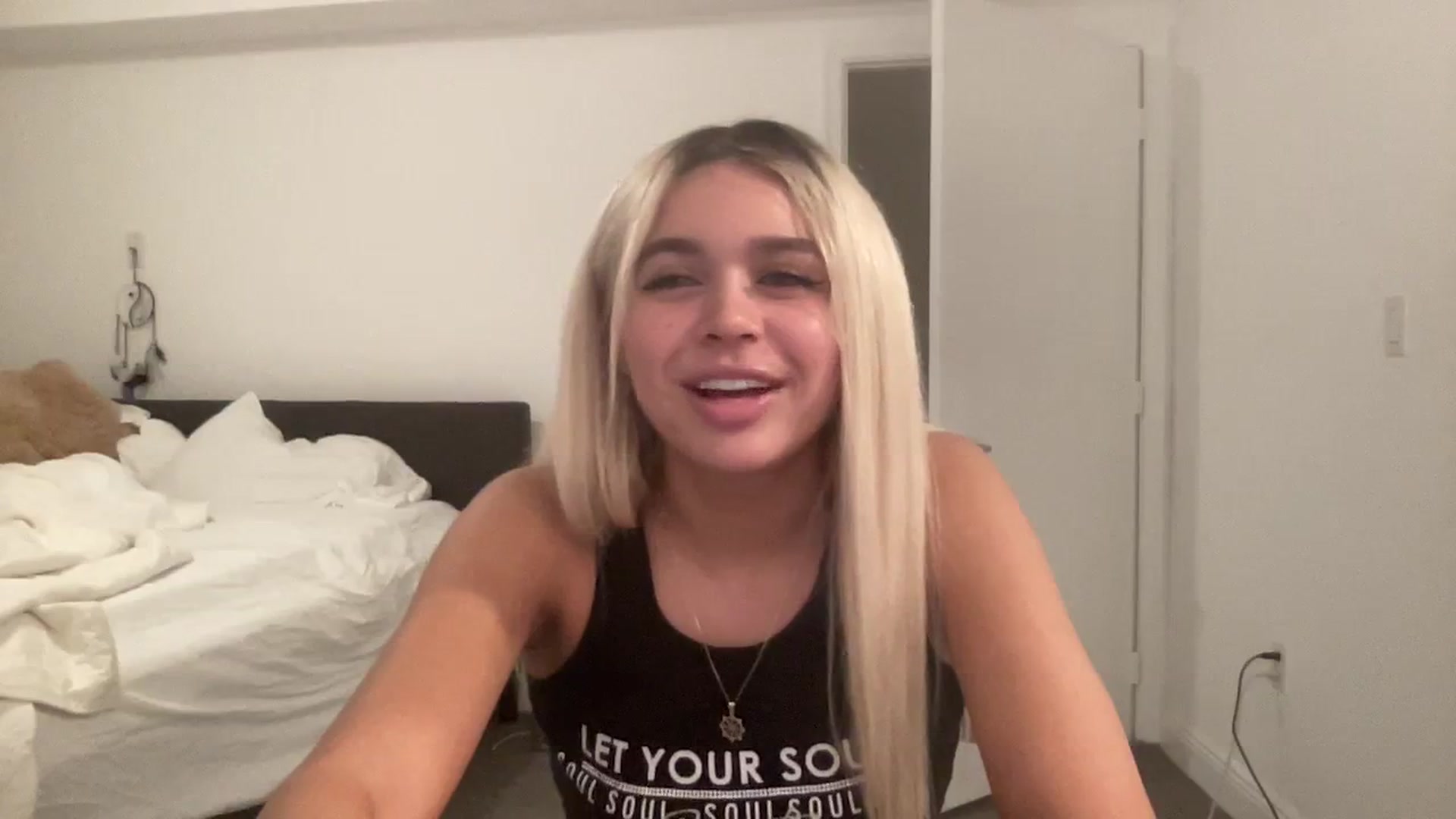 Gallery image thumbnail from sincerelypeny's myfreecams stream on, 08/17/2023, 02:15 image 5 of 20
