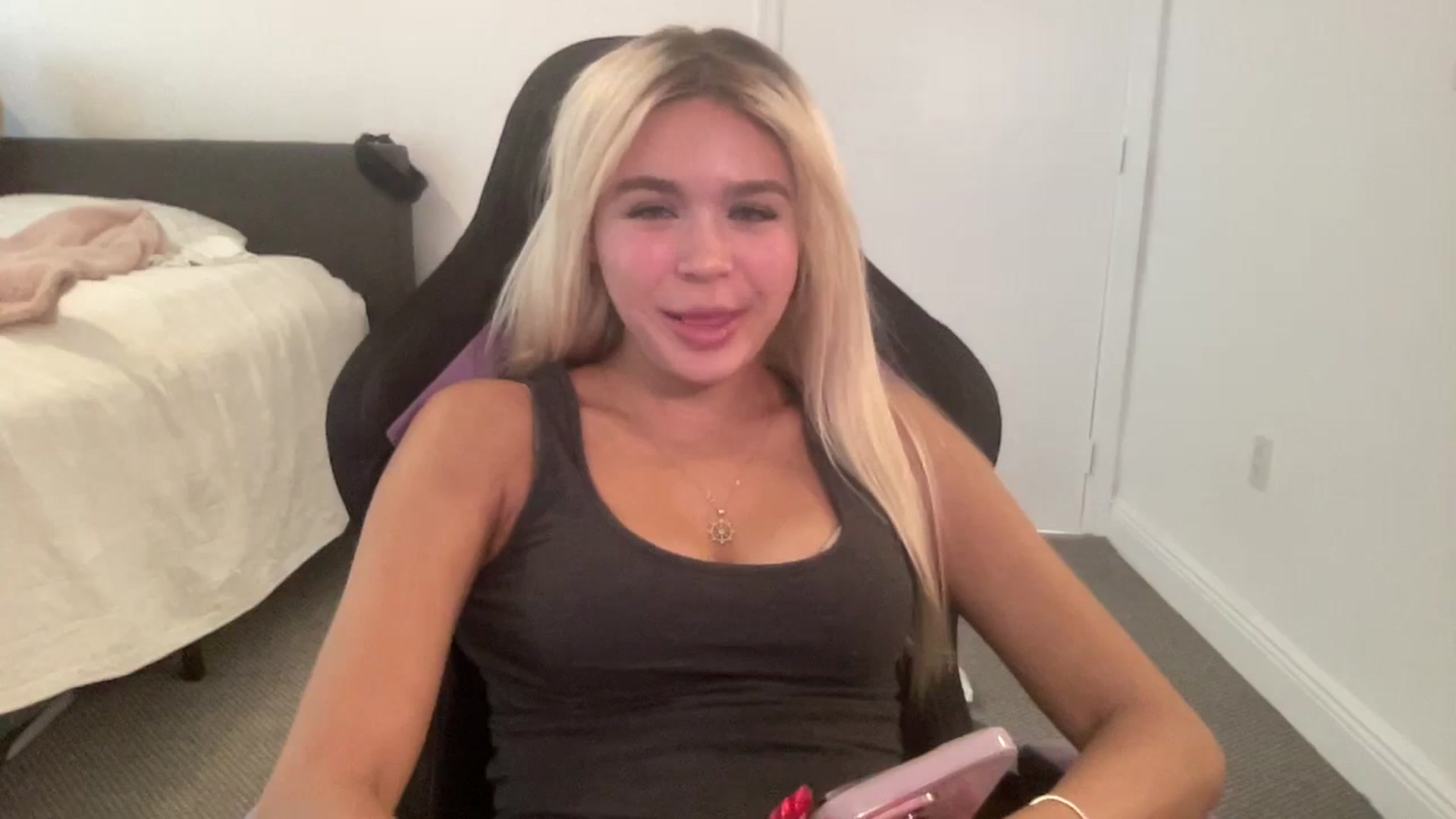 Gallery image thumbnail from sincerelypeny's myfreecams stream on, 08/19/2023, 20:58 image 9 of 20