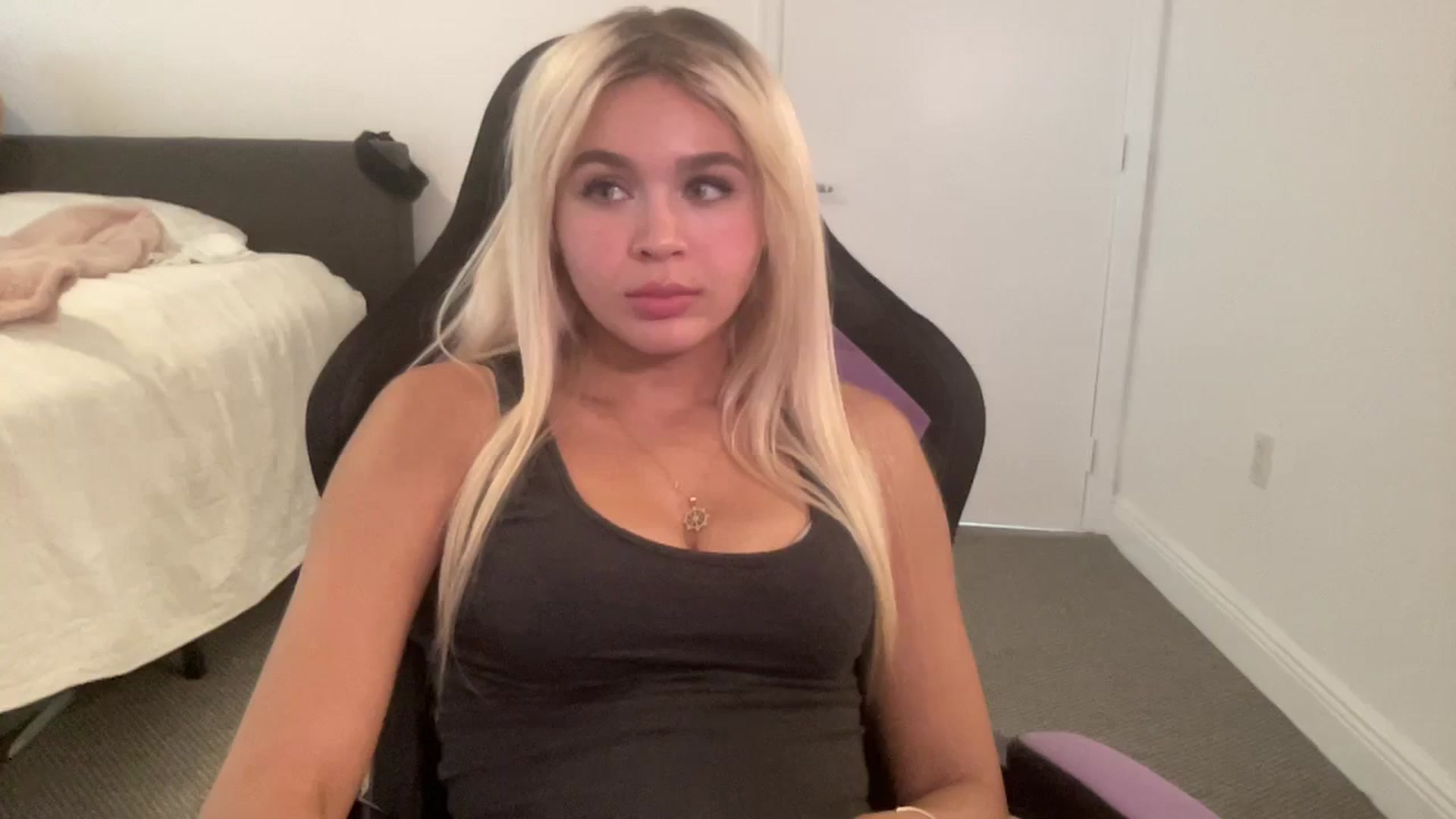 Gallery image thumbnail from sincerelypeny's myfreecams stream on, 08/19/2023, 20:58 image 20 of 20