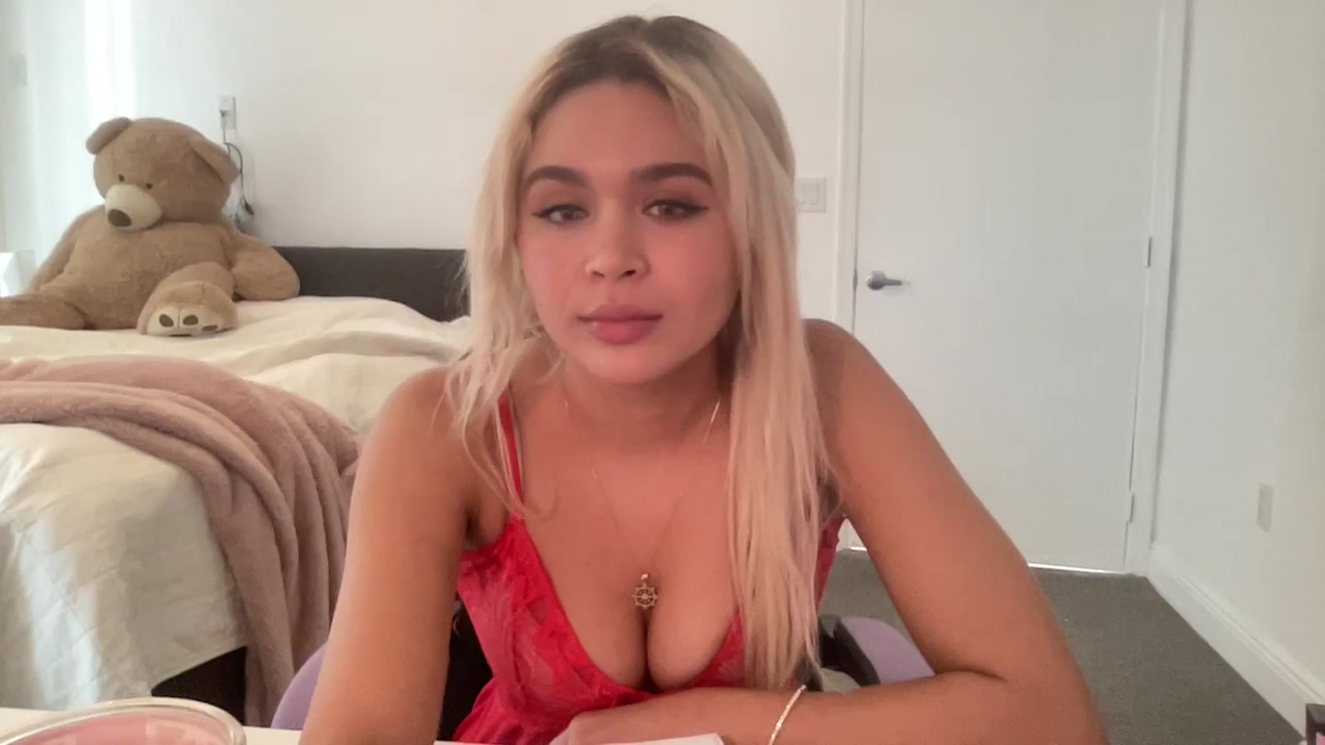 Gallery image thumbnail from sincerelypeny's myfreecams stream on, 08/22/2023, 20:41 image 16 of 20