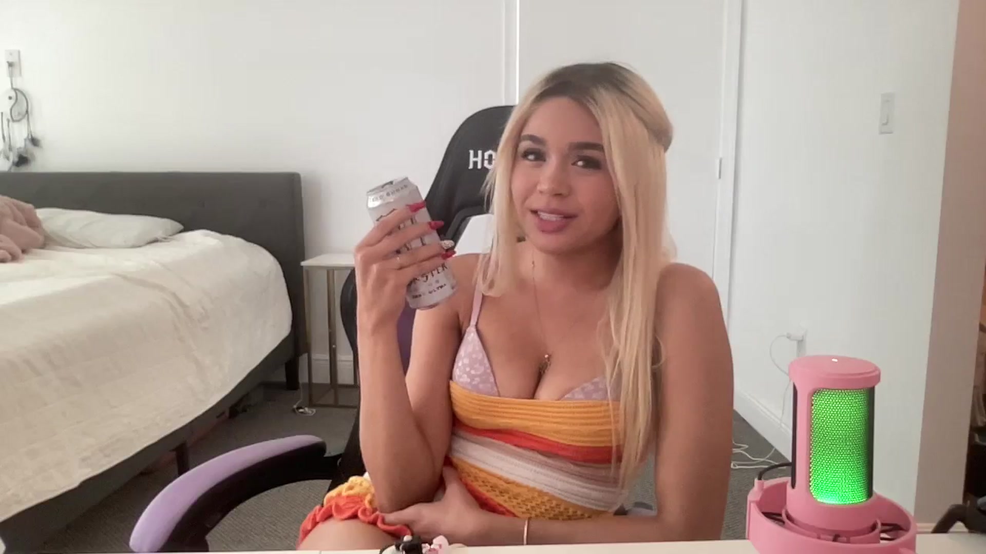 Gallery image thumbnail from sincerelypeny's myfreecams stream on, 08/24/2023, 20:56 image 19 of 20