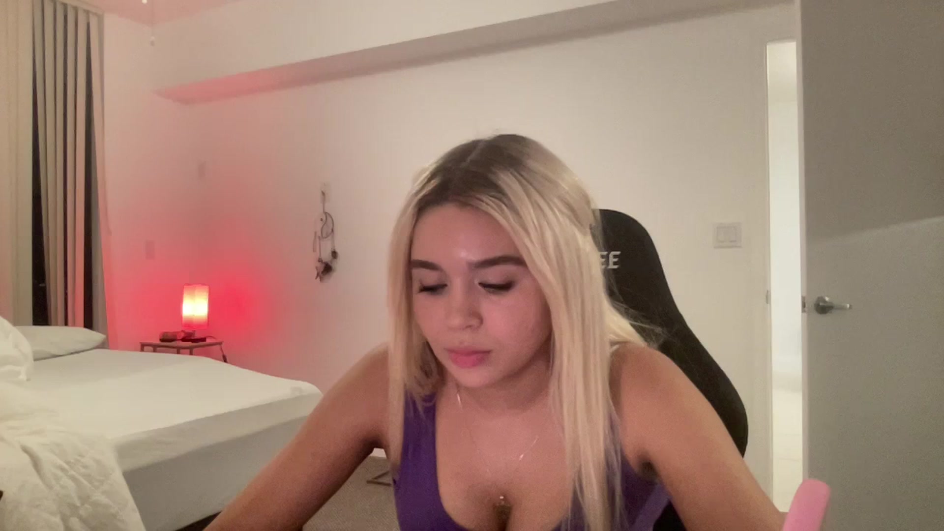 Gallery image thumbnail from sincerelypeny's myfreecams stream on, 08/25/2023, 03:35 image 17 of 20