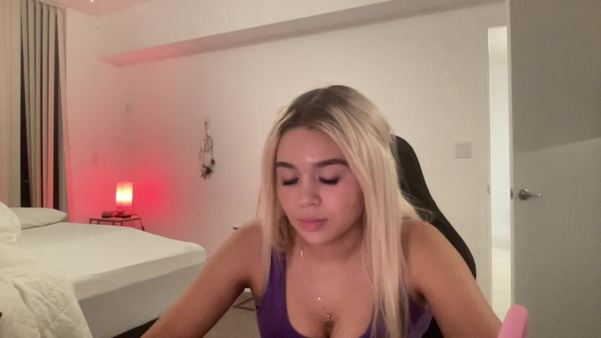 Gallery image thumbnail from sincerelypeny's myfreecams stream on, 08/25/2023, 03:35 image 18 of 20