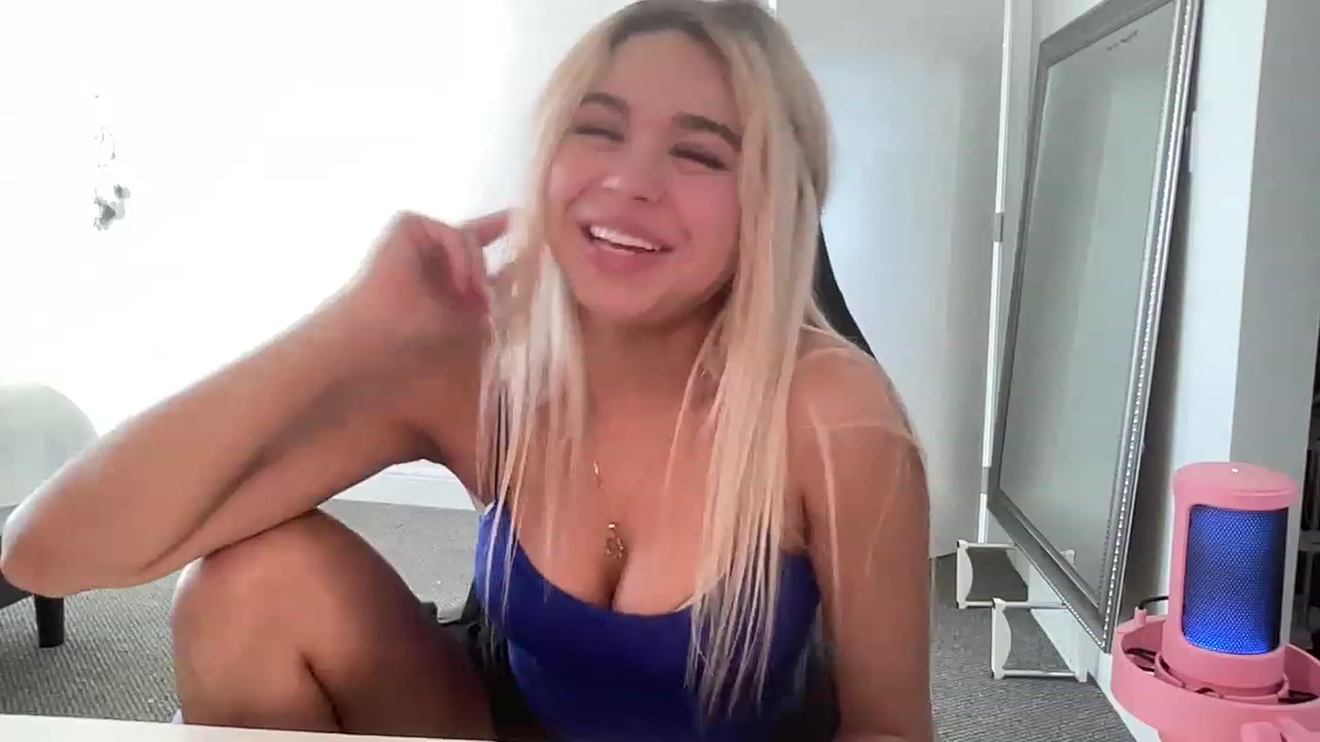 Gallery image thumbnail from sincerelypeny's myfreecams stream on, 08/26/2023, 23:16 image 3 of 20