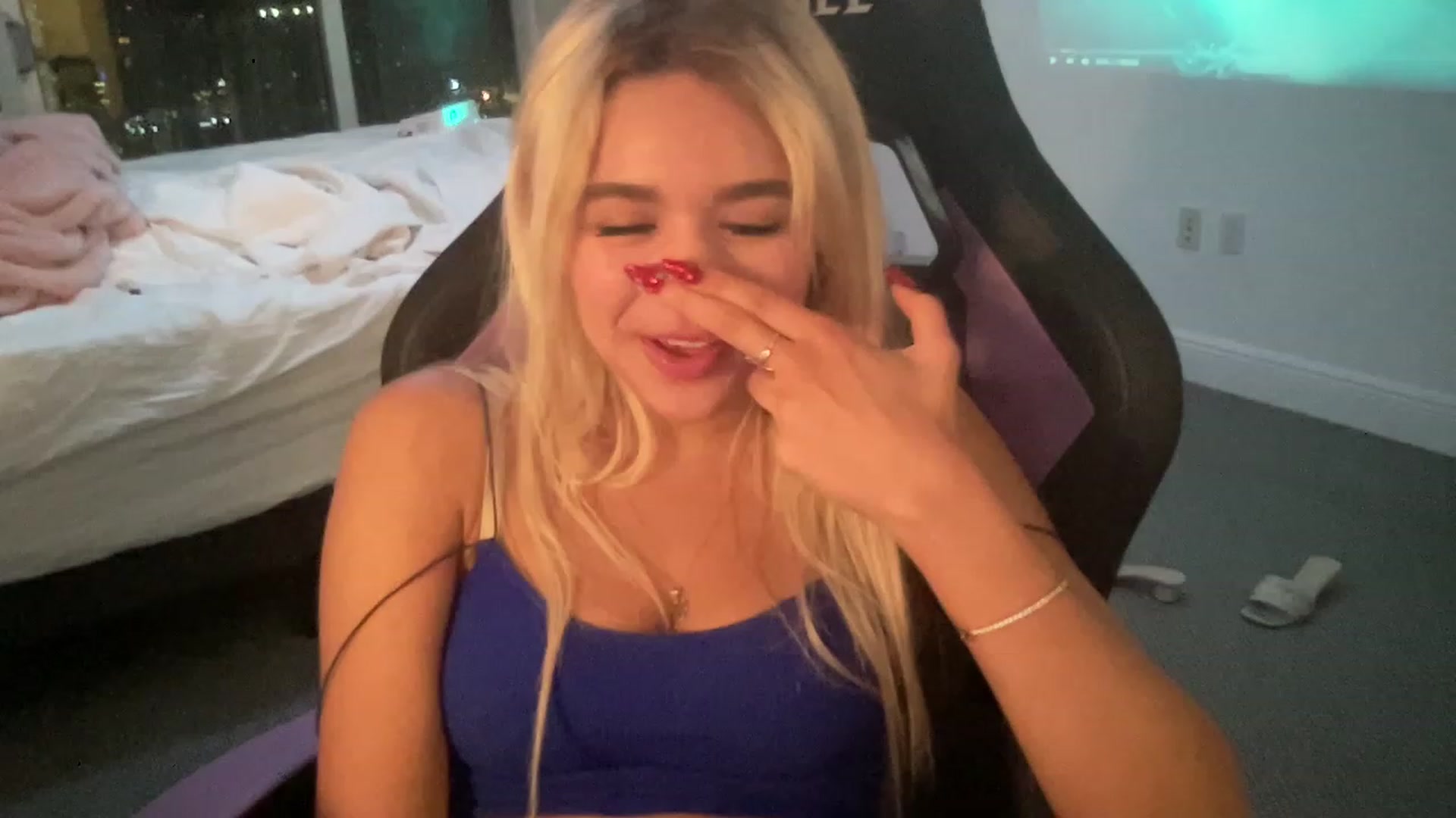 Gallery image thumbnail from sincerelypeny's myfreecams stream on, 08/27/2023, 03:45 image 19 of 20