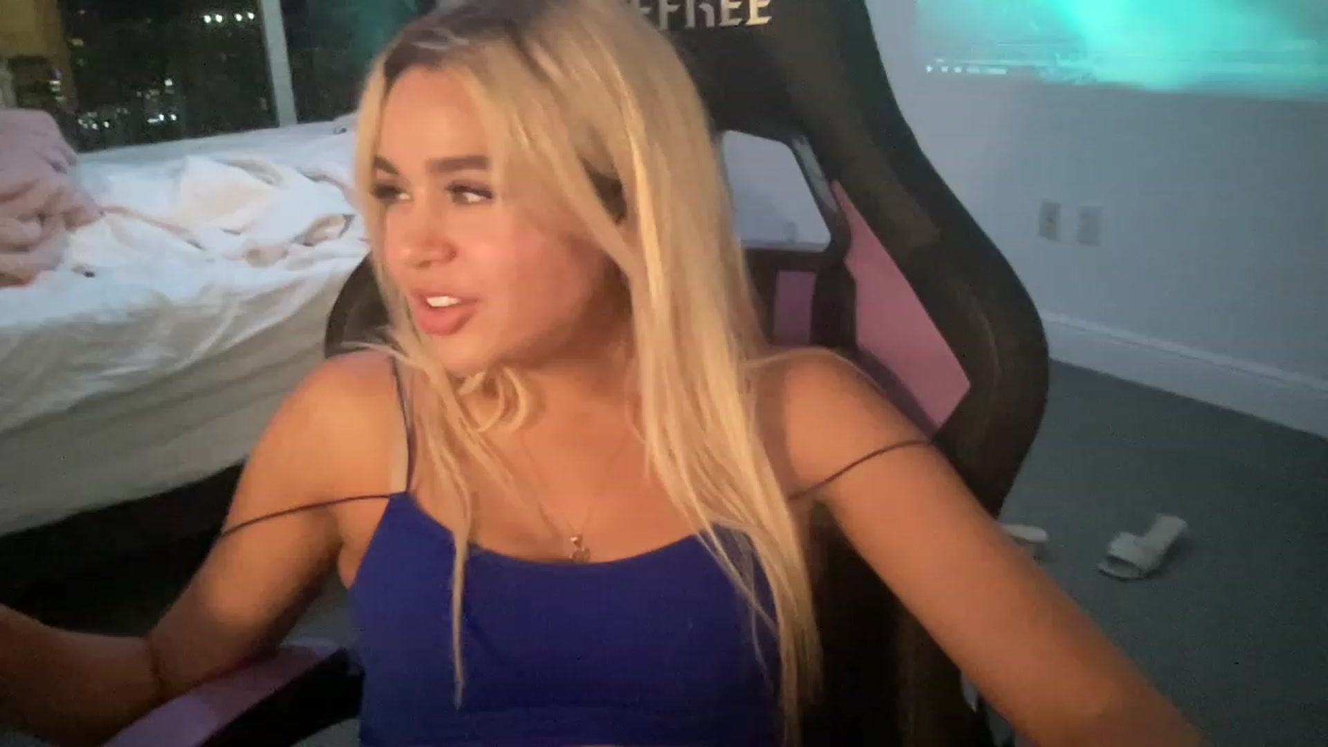 Gallery image thumbnail from sincerelypeny's myfreecams stream on, 08/27/2023, 03:45 image 17 of 20