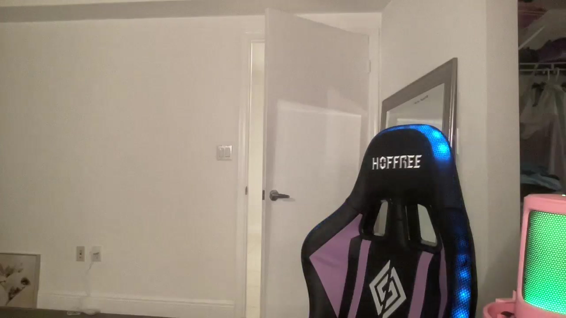 Gallery image thumbnail from sincerelypeny's myfreecams stream on, 08/29/2023, 05:53 image 13 of 20