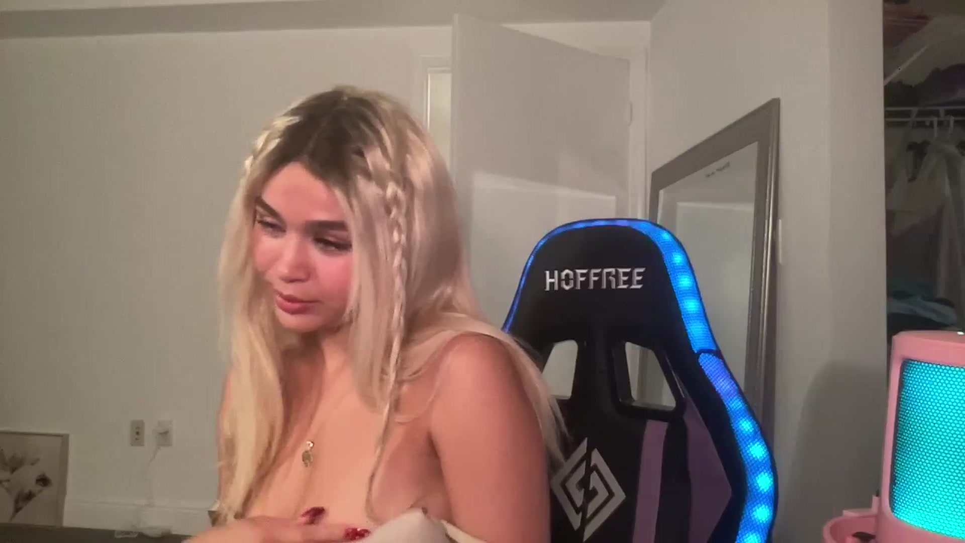 Gallery image thumbnail from sincerelypeny's myfreecams stream on, 08/29/2023, 05:53 image 2 of 20
