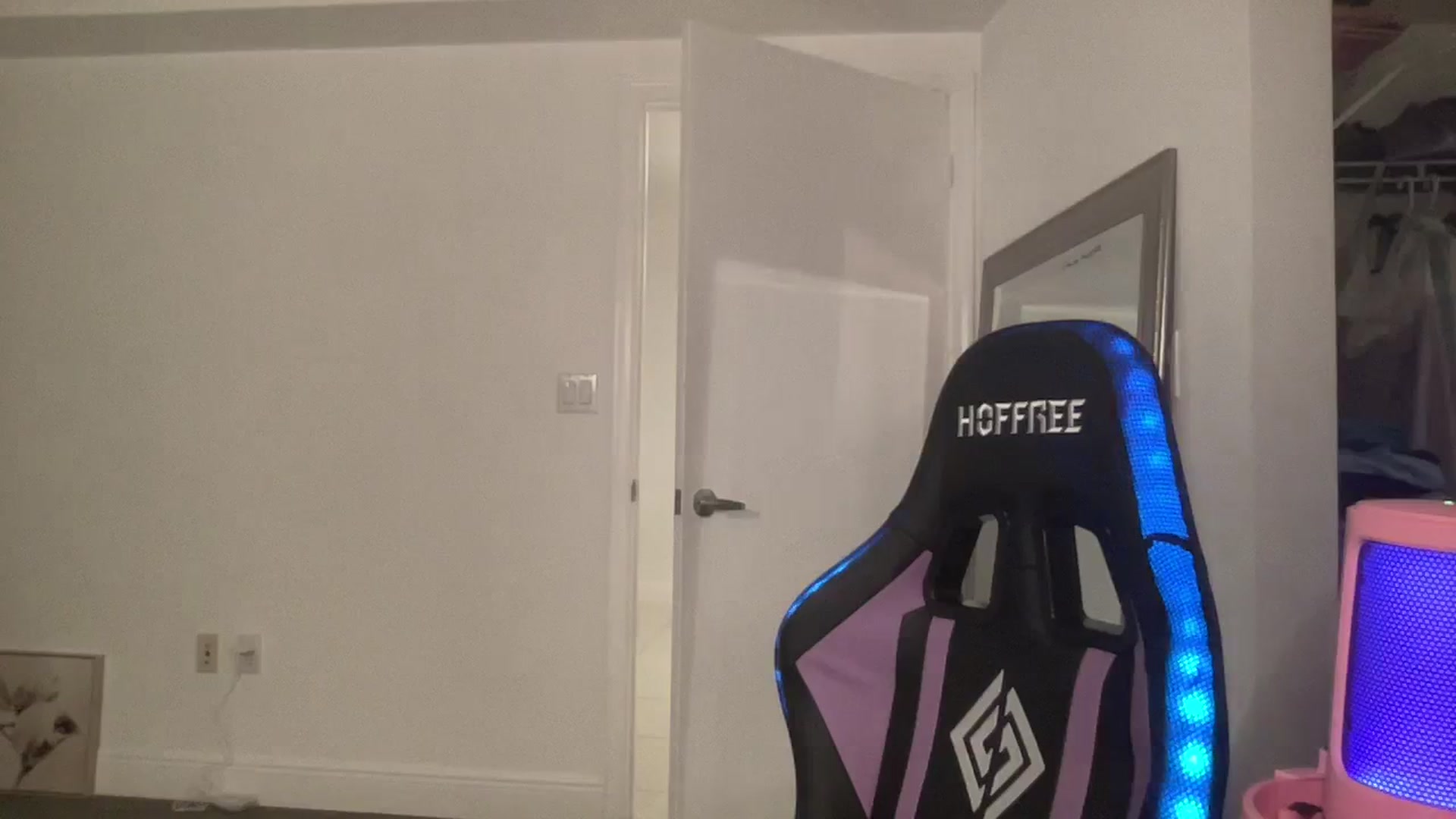 Gallery image thumbnail from sincerelypeny's myfreecams stream on, 08/29/2023, 05:53 image 20 of 20