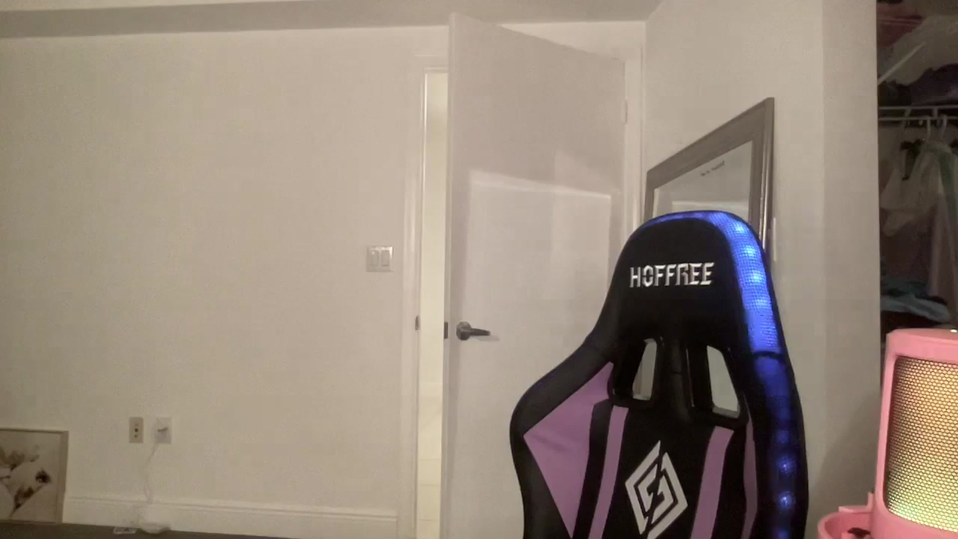Gallery image thumbnail from sincerelypeny's myfreecams stream on, 08/29/2023, 05:53 image 16 of 20
