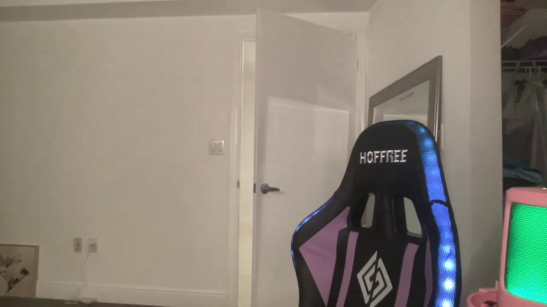 Gallery image thumbnail from sincerelypeny's myfreecams stream on, 08/29/2023, 05:53 image 18 of 20
