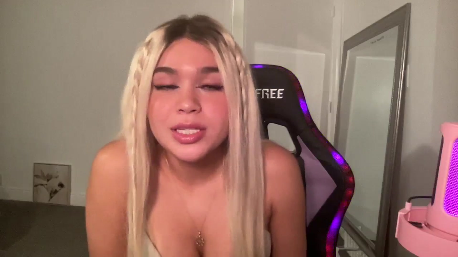 Gallery image thumbnail from sincerelypeny's myfreecams stream on, 08/29/2023, 06:33 image 20 of 20