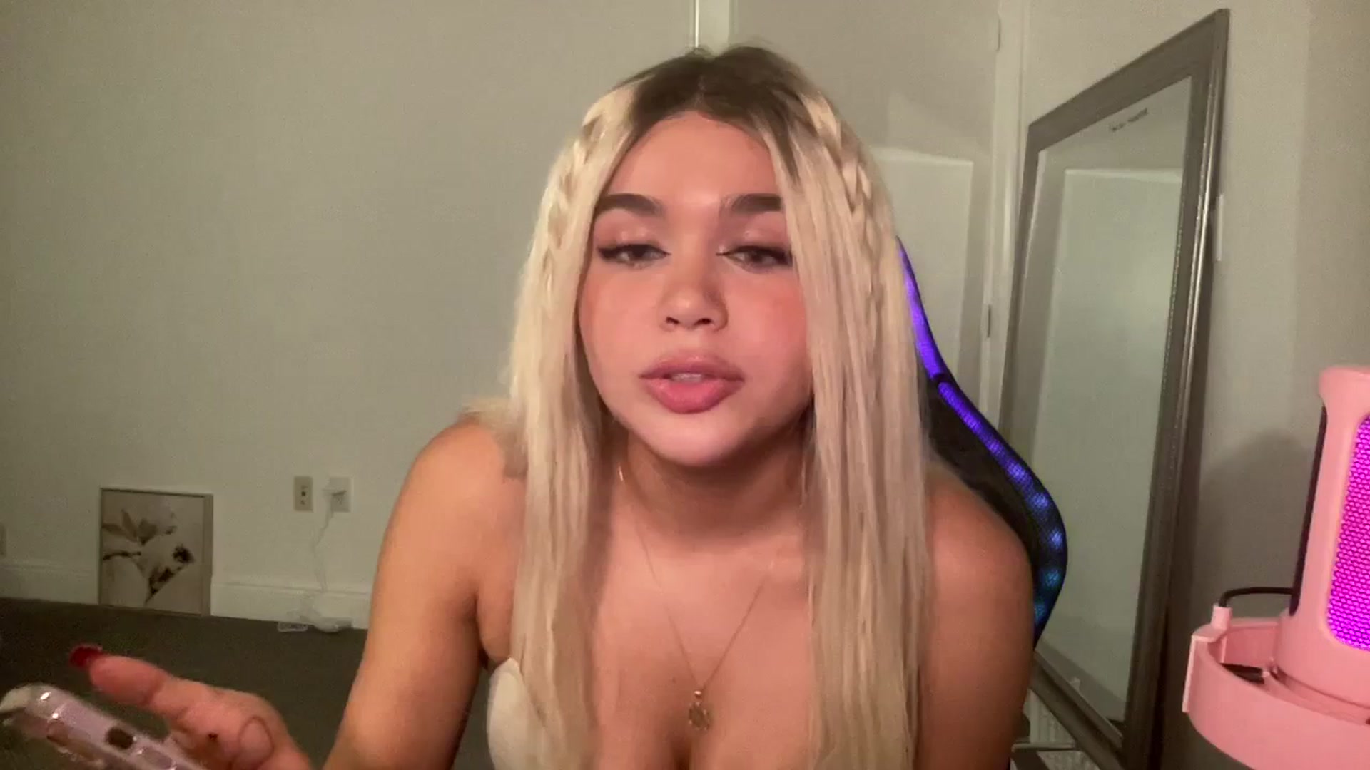 Gallery image thumbnail from sincerelypeny's myfreecams stream on, 08/29/2023, 06:33 image 4 of 20