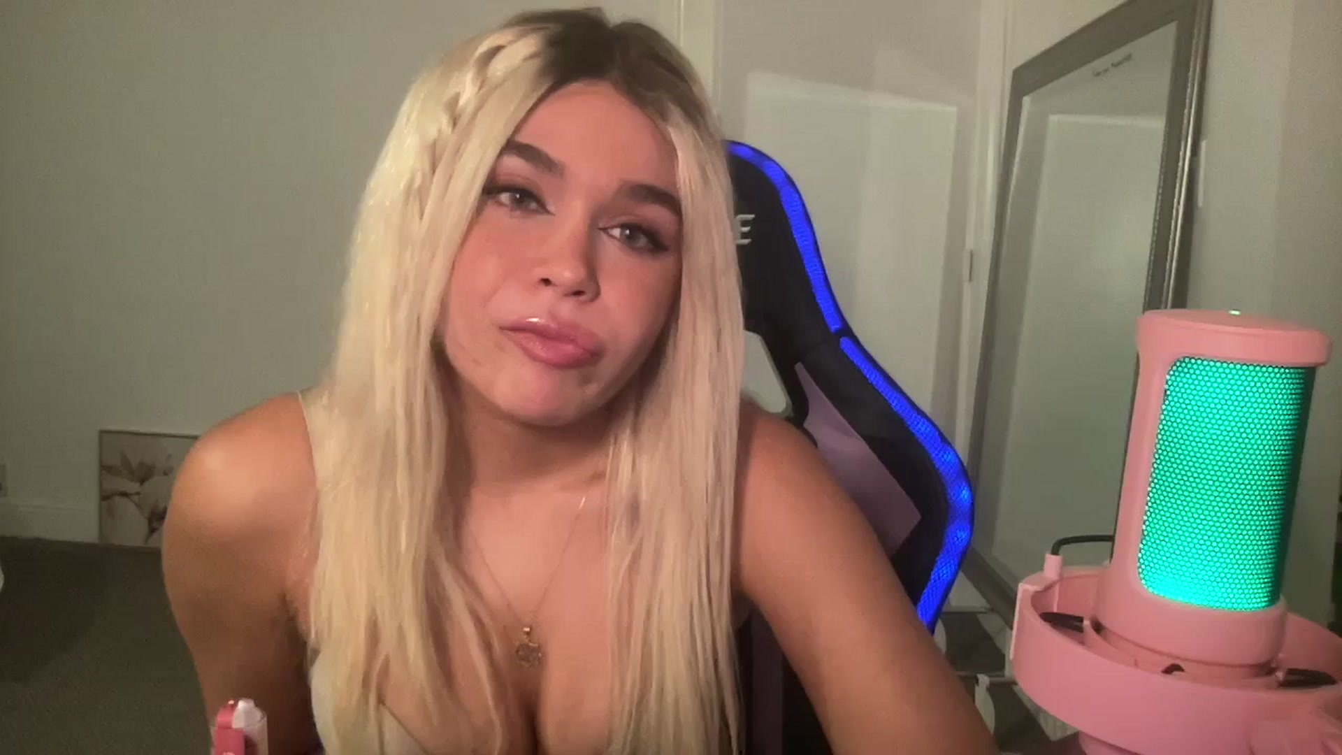 Gallery image thumbnail from sincerelypeny's myfreecams stream on, 08/29/2023, 07:25 image 1 of 20